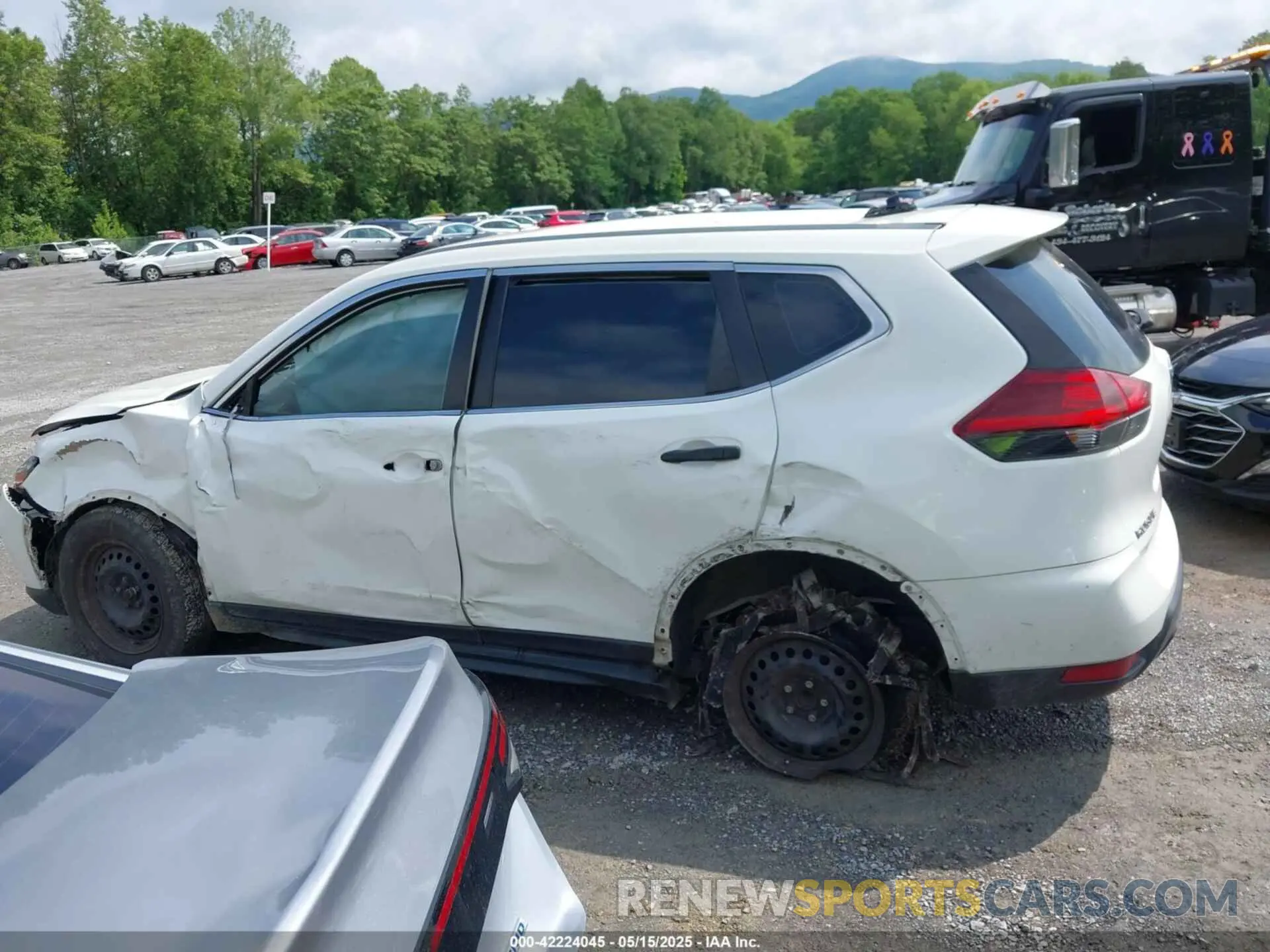 15 Photograph of a damaged car JN8AT2MT6LW036325 NISSAN ROGUE 2020