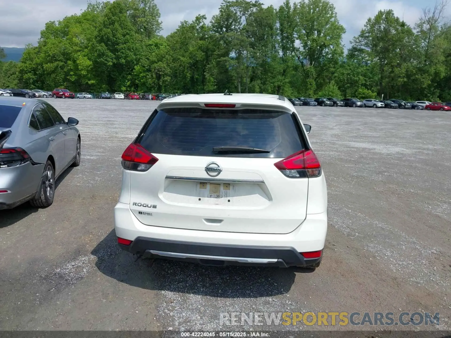 17 Photograph of a damaged car JN8AT2MT6LW036325 NISSAN ROGUE 2020