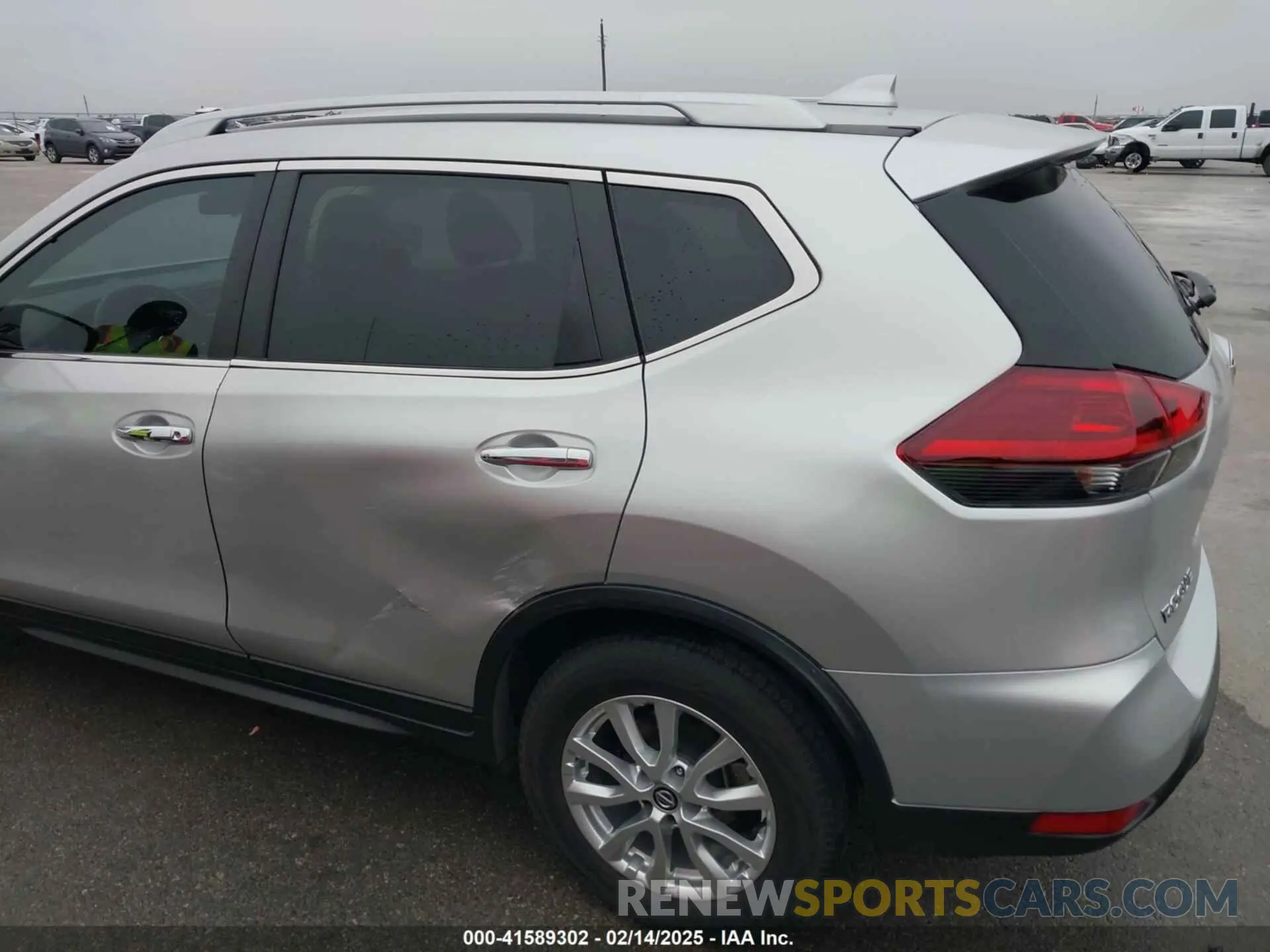 18 Photograph of a damaged car JN8AT2MT9LW032799 NISSAN ROGUE 2020