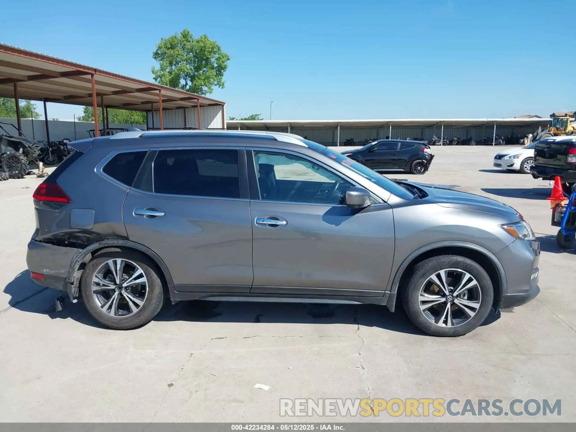 13 Photograph of a damaged car JN8AT2MTXLW004588 NISSAN ROGUE 2020