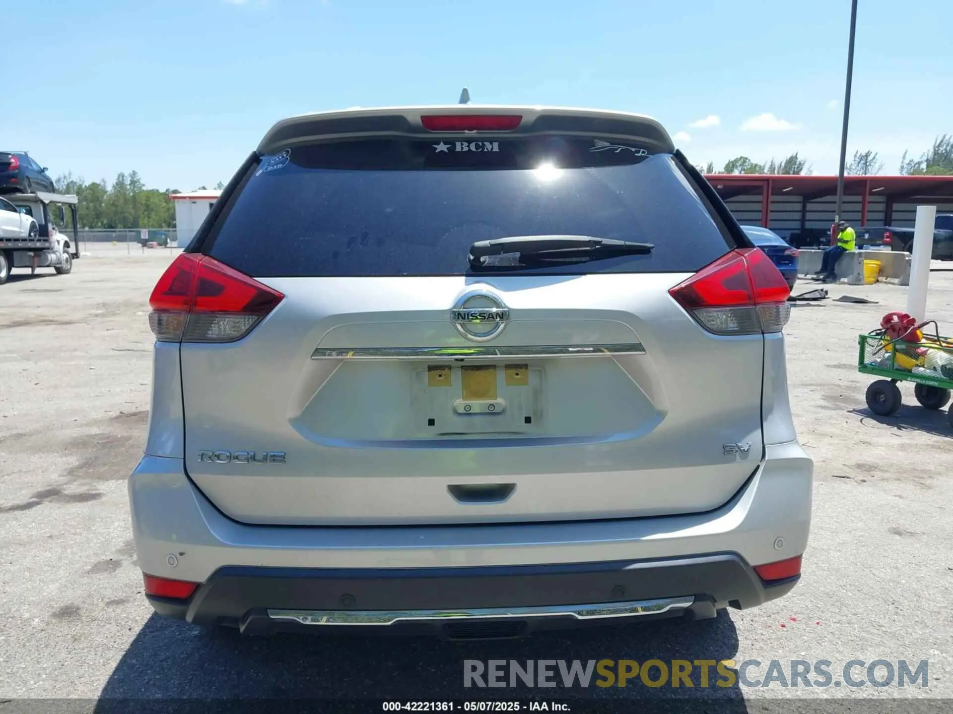 17 Photograph of a damaged car JN8AT2MTXLW013193 NISSAN ROGUE 2020