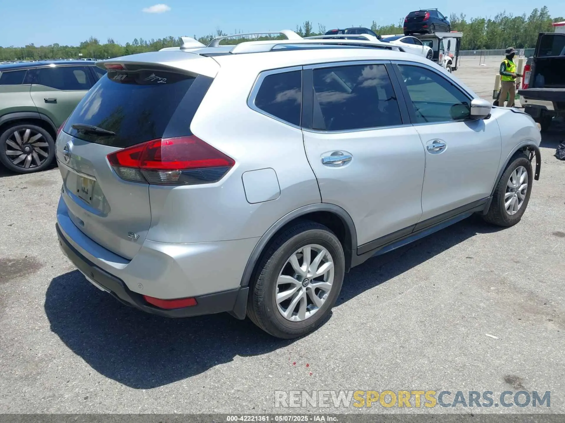 4 Photograph of a damaged car JN8AT2MTXLW013193 NISSAN ROGUE 2020