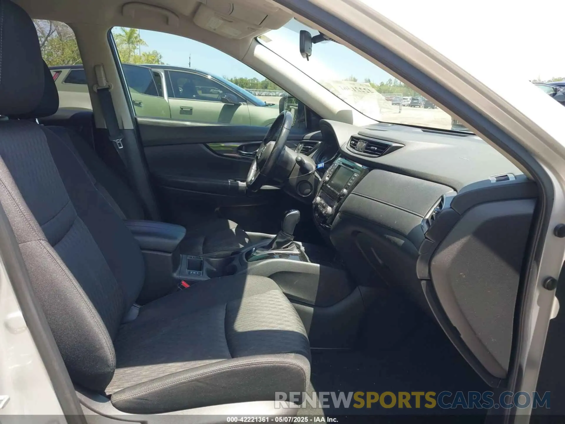 5 Photograph of a damaged car JN8AT2MTXLW013193 NISSAN ROGUE 2020
