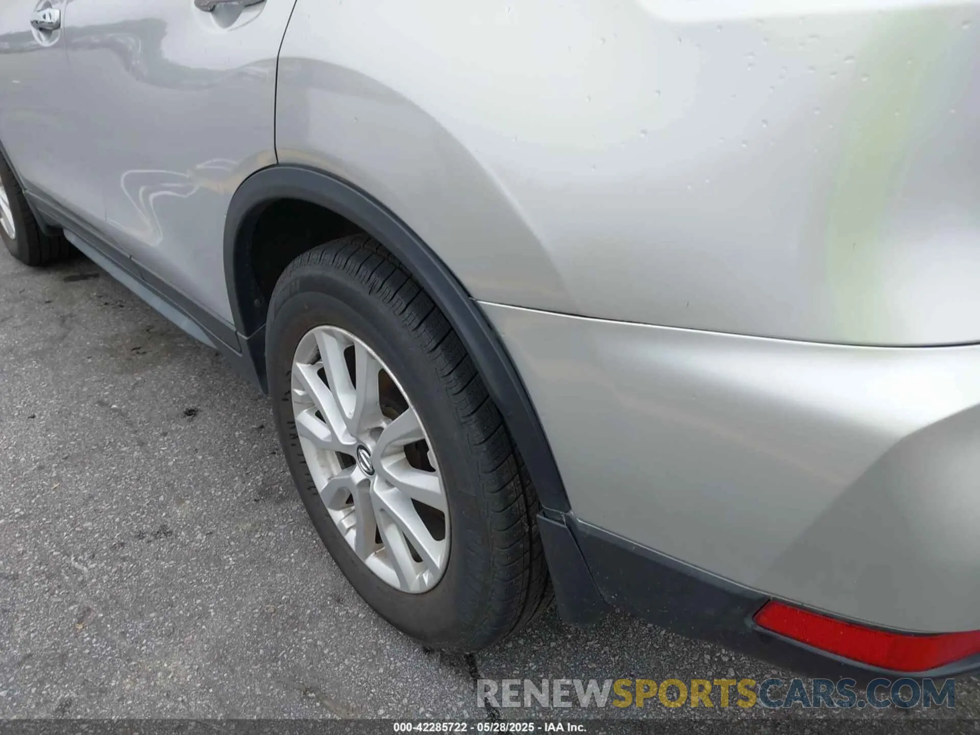 19 Photograph of a damaged car JN8AT2MTXLW018734 NISSAN ROGUE 2020