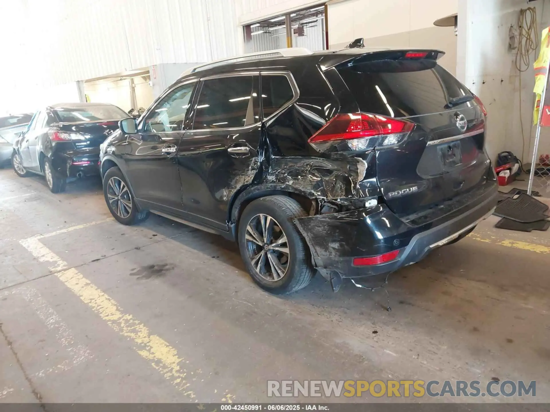 3 Photograph of a damaged car JN8AT2MV0LW132906 NISSAN ROGUE 2020
