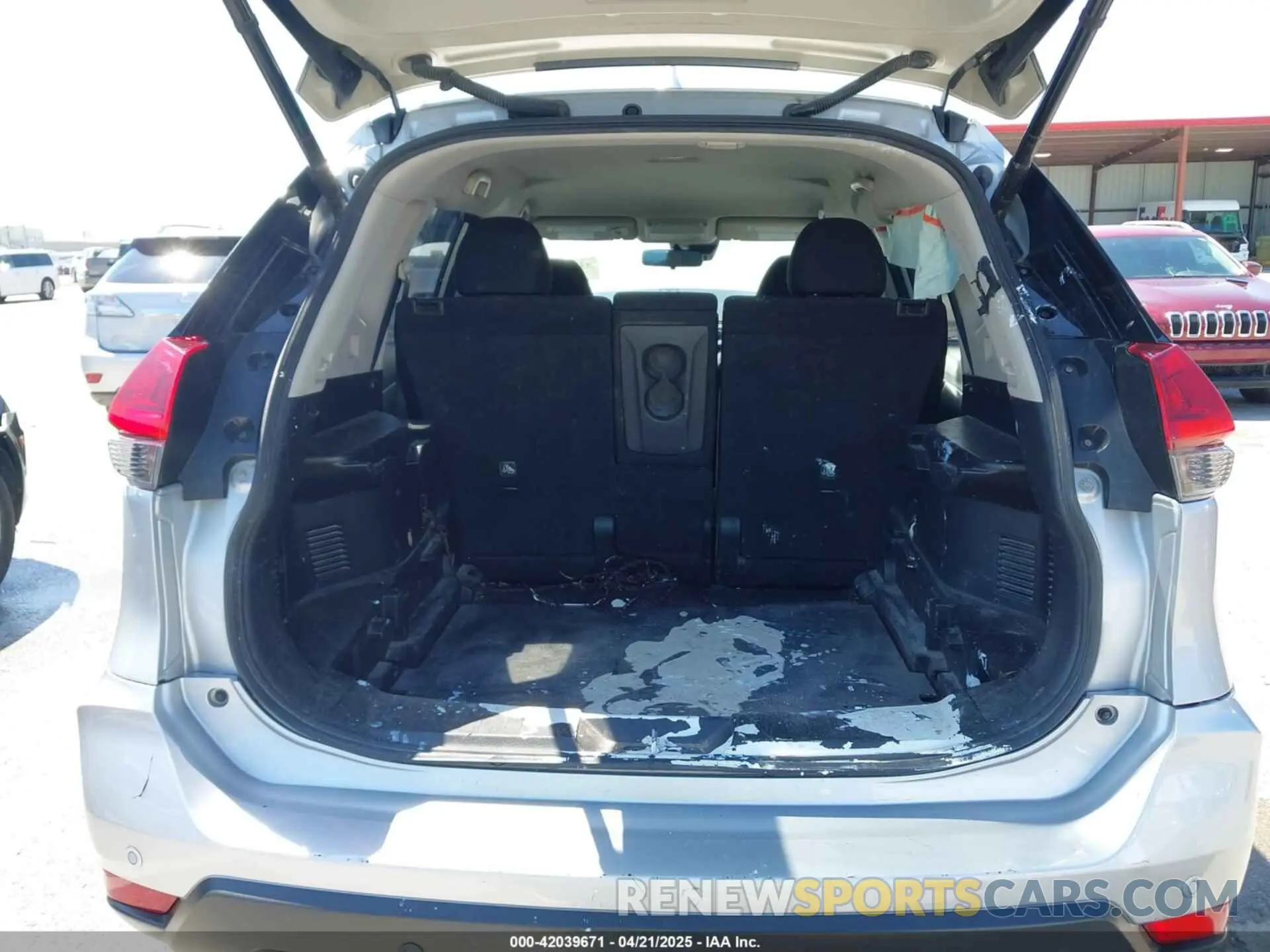 17 Photograph of a damaged car JN8AT2MV1LW100904 NISSAN ROGUE 2020