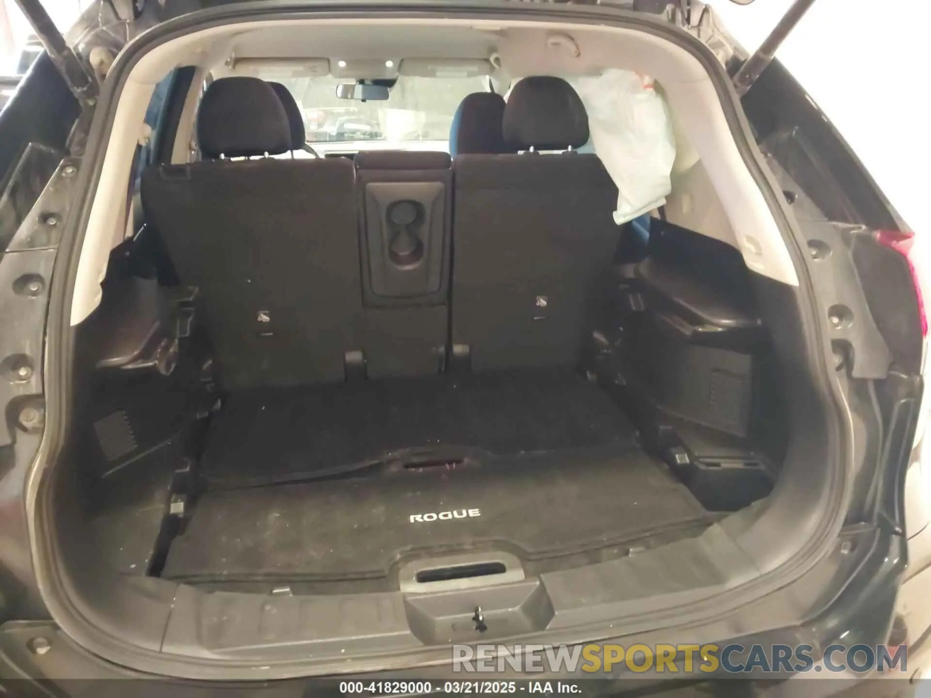 18 Photograph of a damaged car JN8AT2MV3LW132589 NISSAN ROGUE 2020