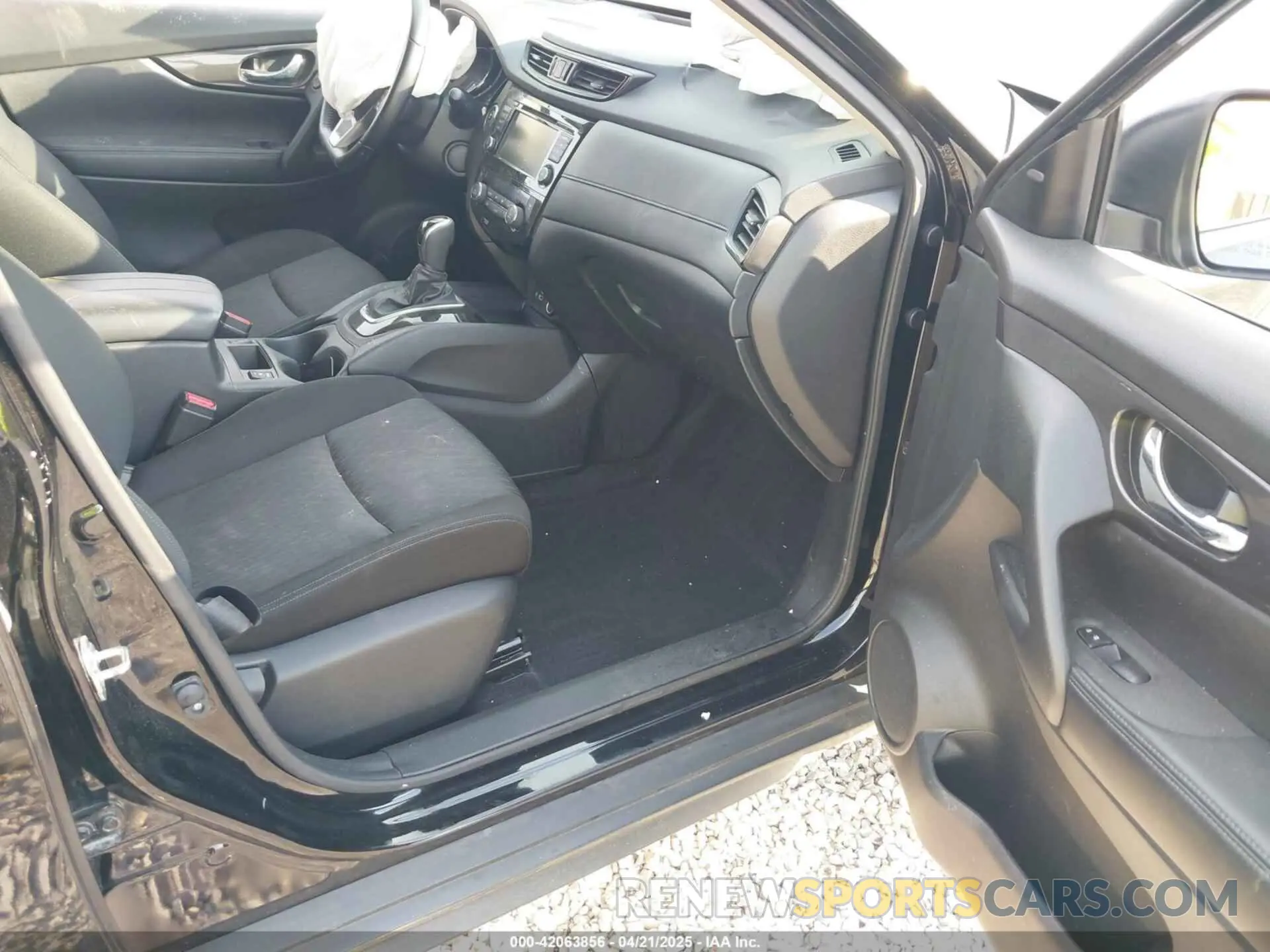 5 Photograph of a damaged car JN8AT2MV4LW136313 NISSAN ROGUE 2020