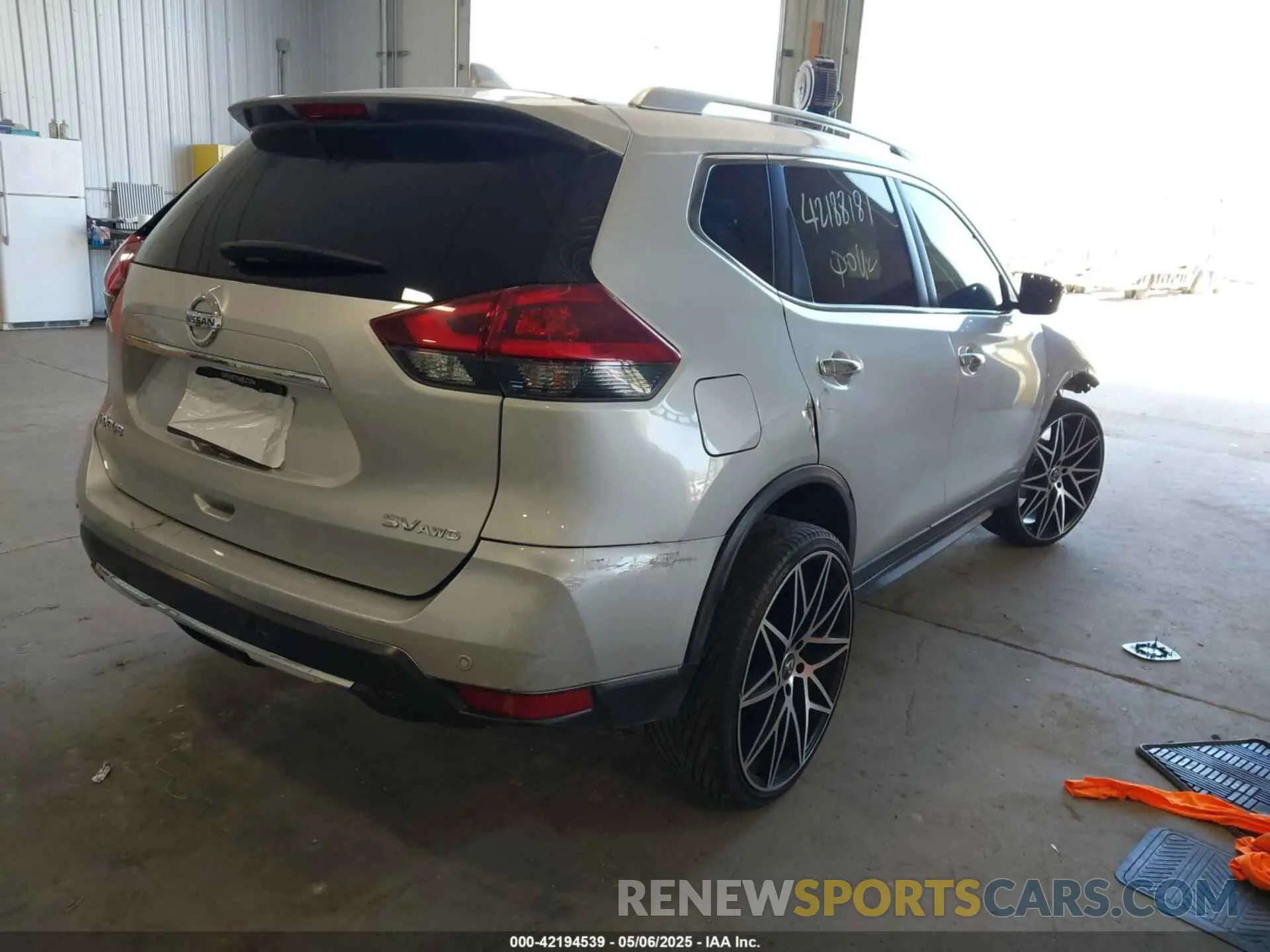 4 Photograph of a damaged car JN8AT2MV4LW143679 NISSAN ROGUE 2020