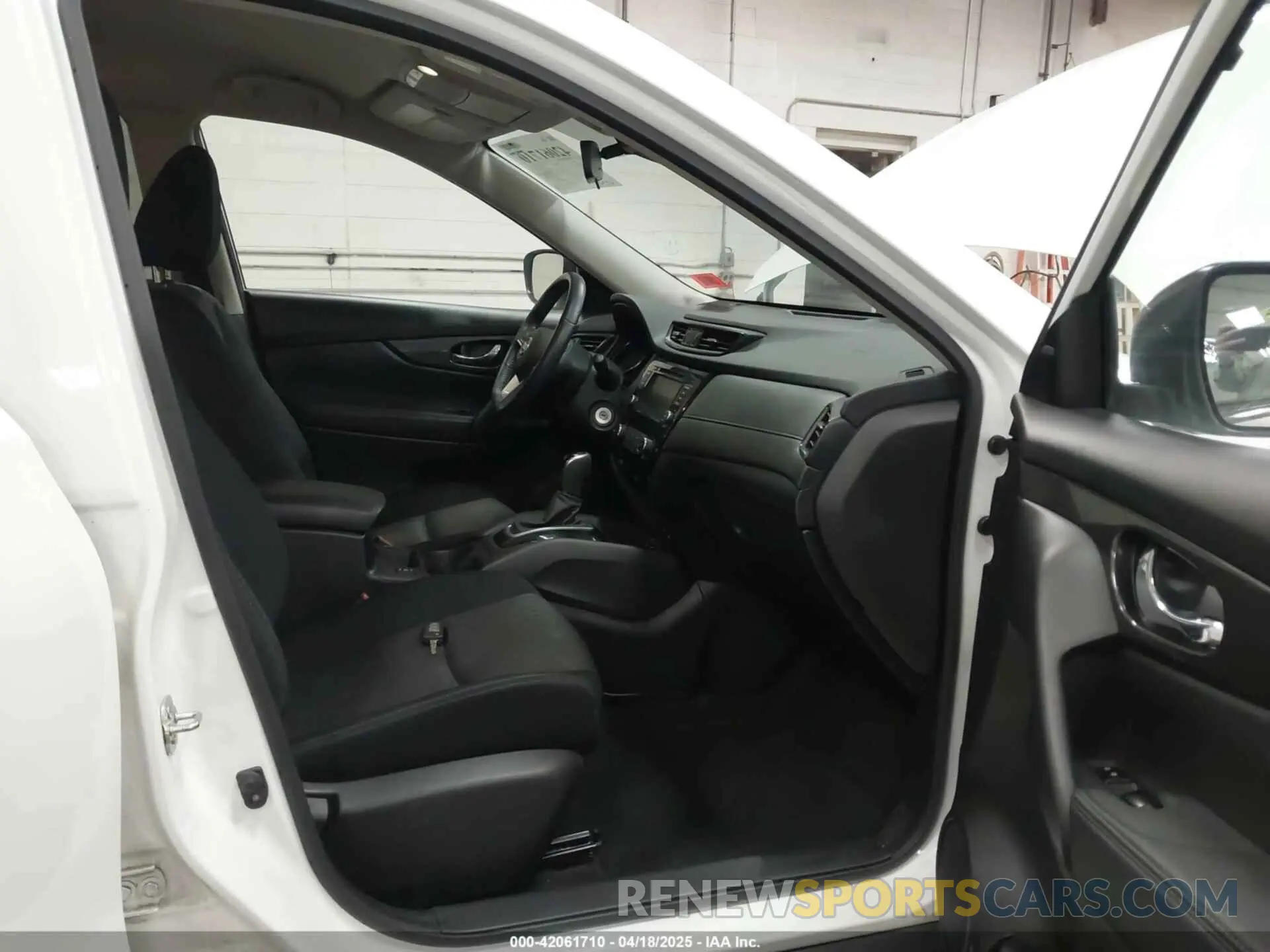 5 Photograph of a damaged car JN8AT2MV5LW103689 NISSAN ROGUE 2020
