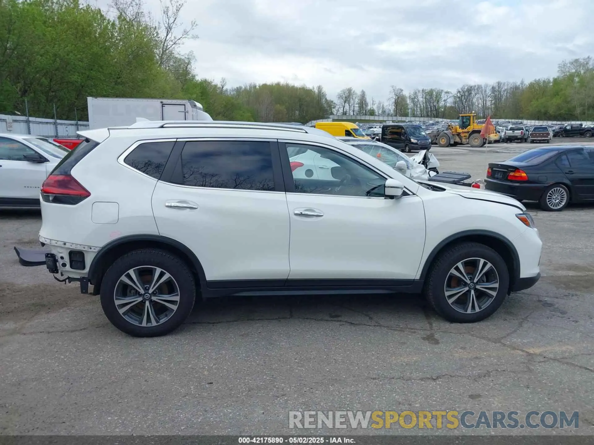 13 Photograph of a damaged car JN8AT2MV6LW138404 NISSAN ROGUE 2020