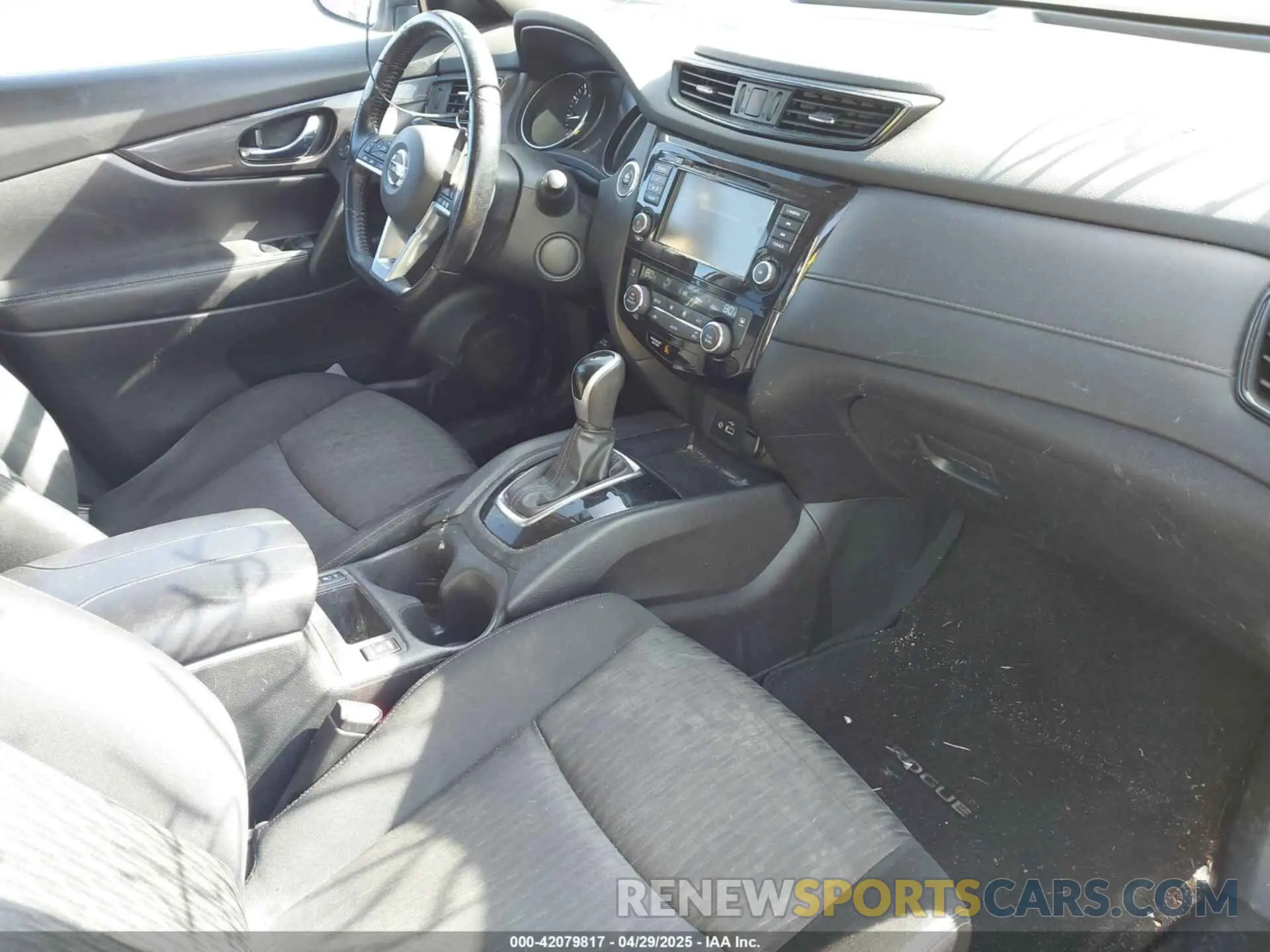 5 Photograph of a damaged car JN8AT2MV7LW118470 NISSAN ROGUE 2020