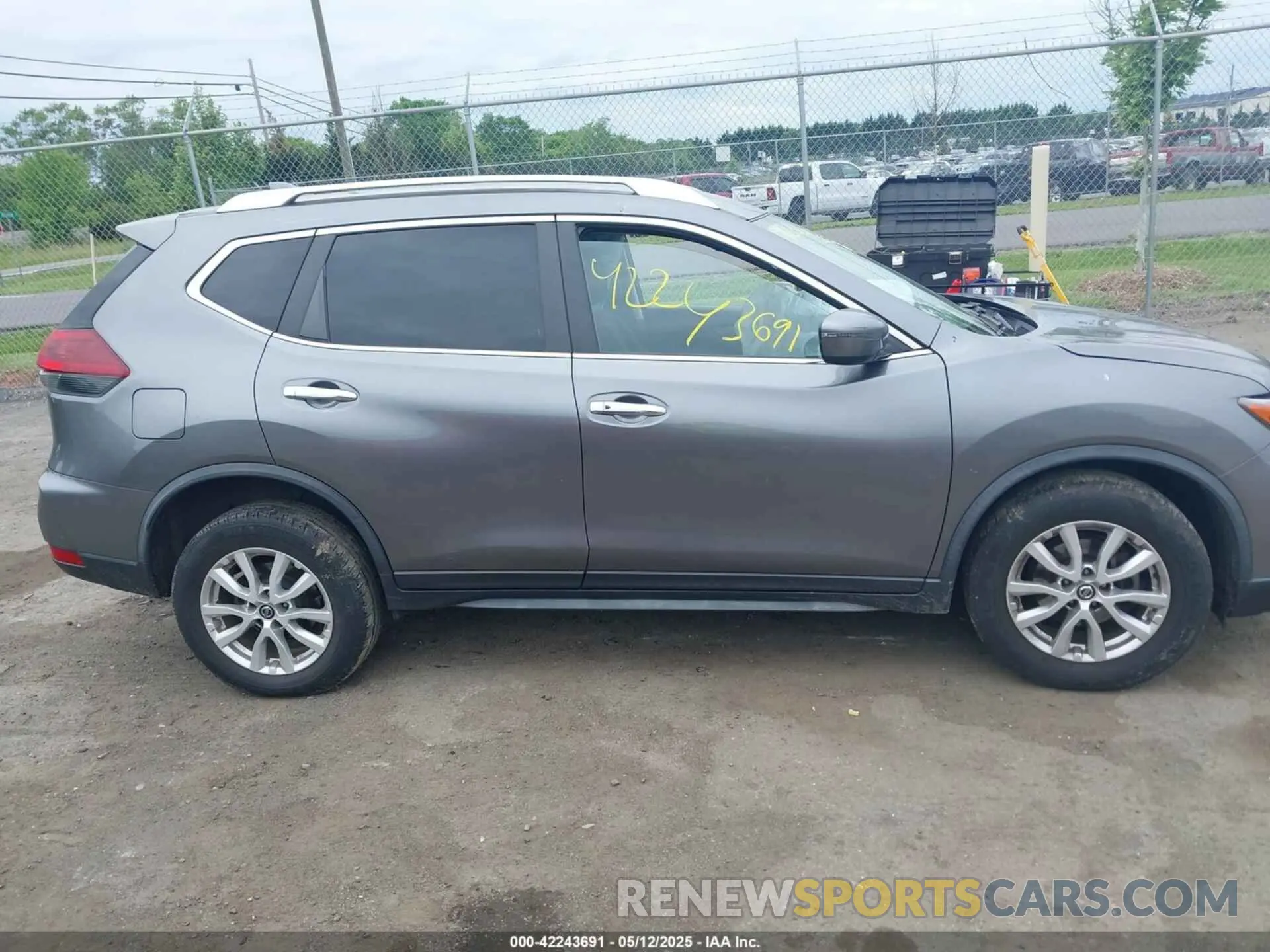 13 Photograph of a damaged car JN8AT2MV8LW109759 NISSAN ROGUE 2020
