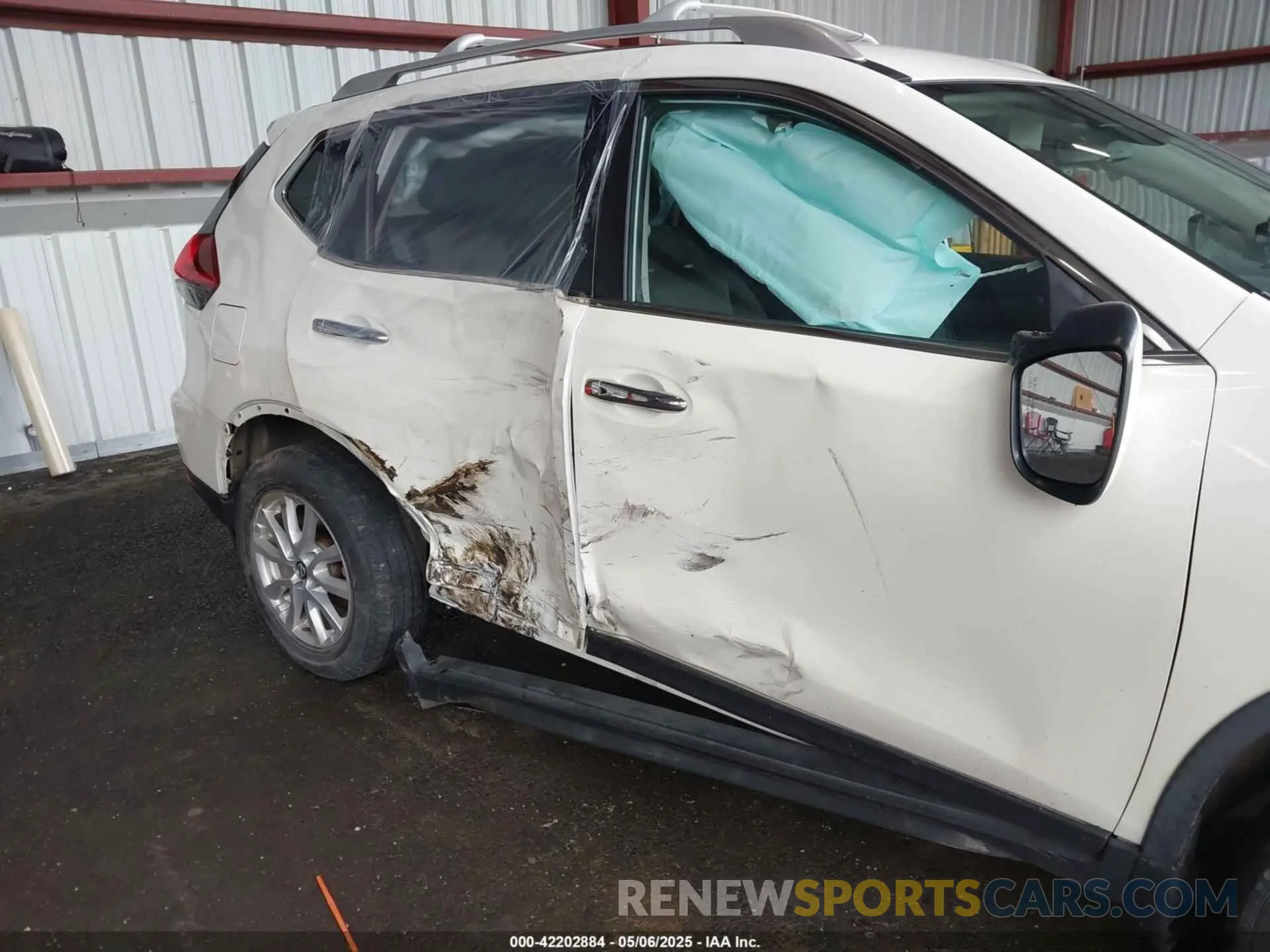 17 Photograph of a damaged car JN8AT2MV8LW119000 NISSAN ROGUE 2020