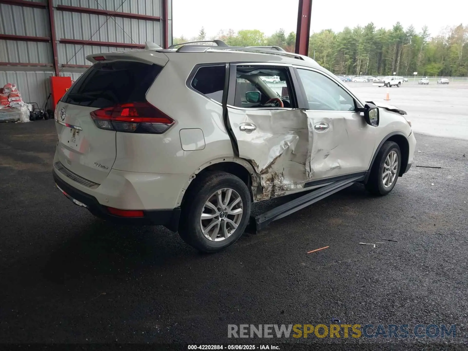 4 Photograph of a damaged car JN8AT2MV8LW119000 NISSAN ROGUE 2020