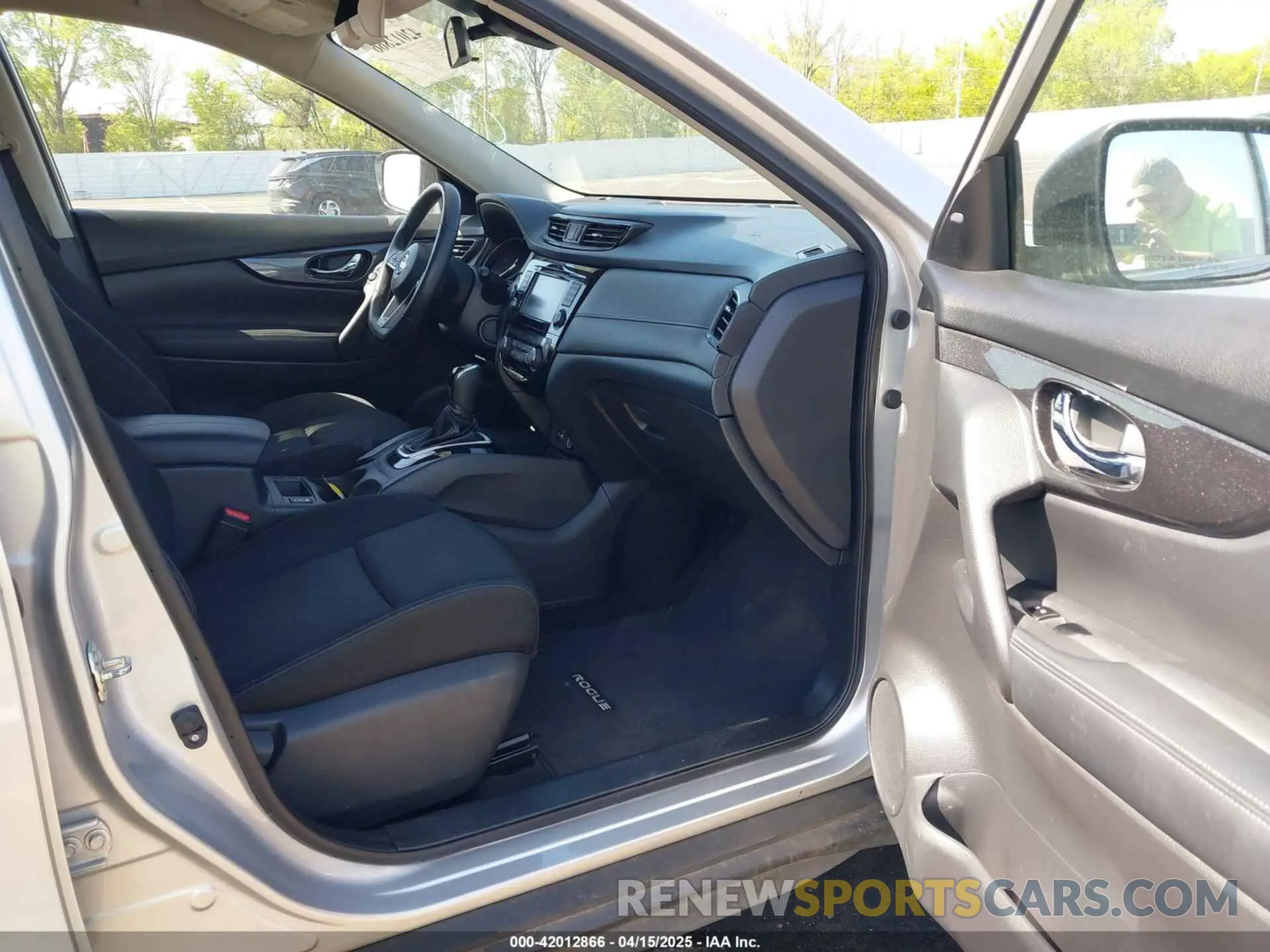 5 Photograph of a damaged car KNMAT2MT2LP504511 NISSAN ROGUE 2020