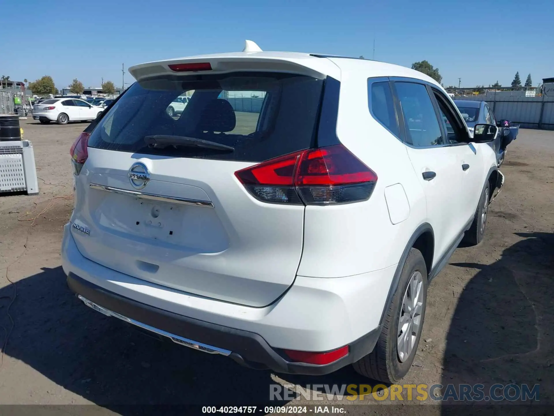 4 Photograph of a damaged car KNMAT2MT2LP533409 NISSAN ROGUE 2020