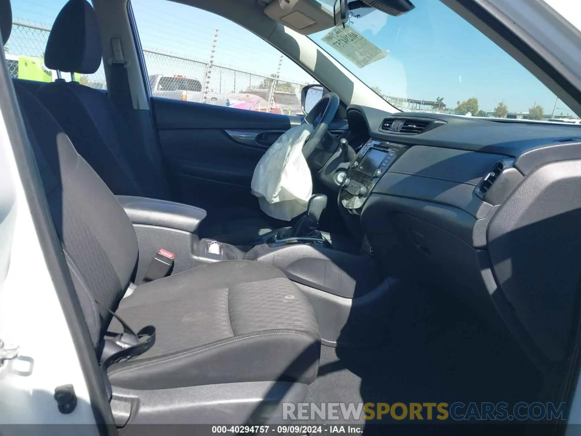 5 Photograph of a damaged car KNMAT2MT2LP533409 NISSAN ROGUE 2020