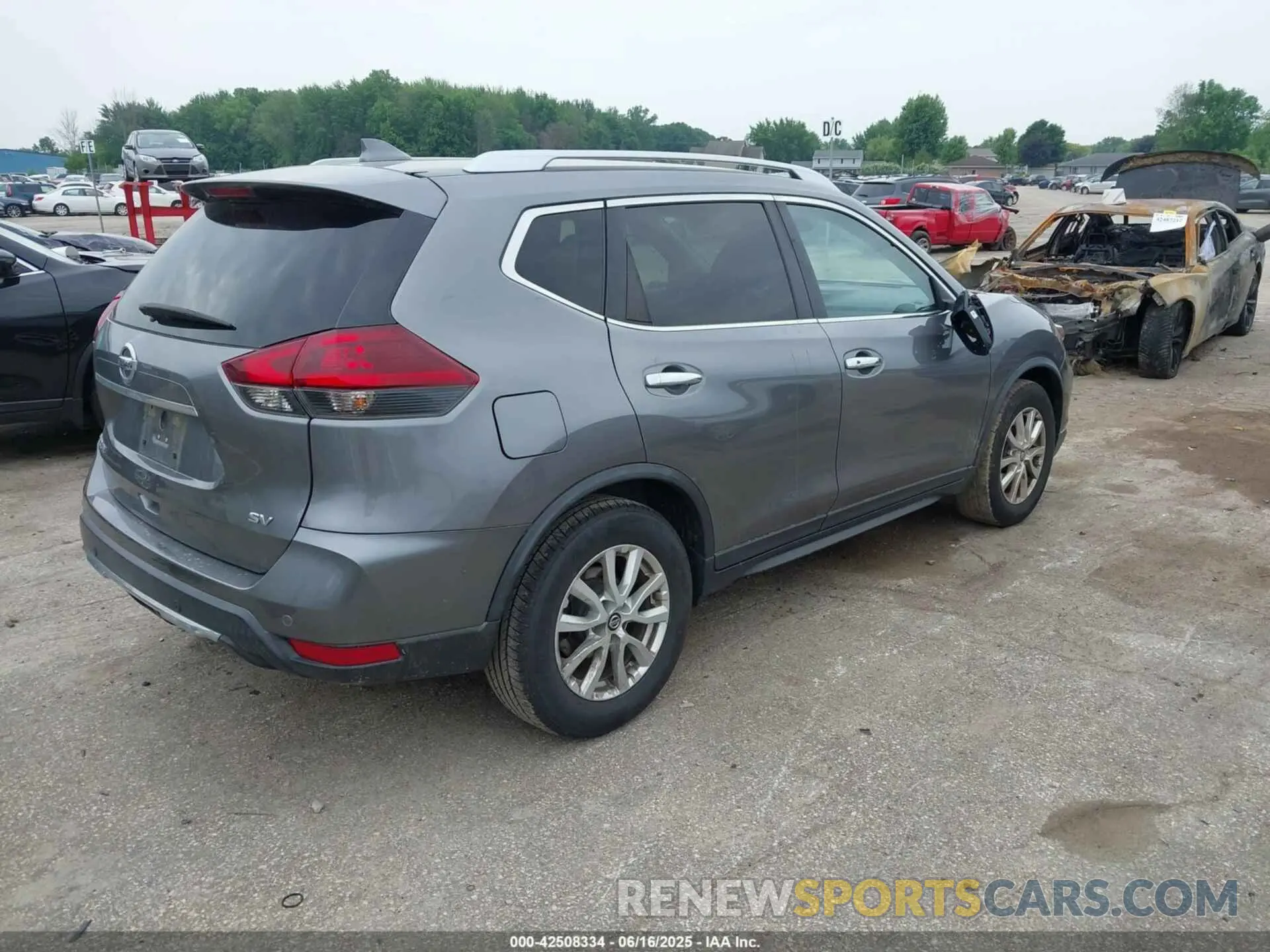 4 Photograph of a damaged car KNMAT2MT2LP538951 NISSAN ROGUE 2020