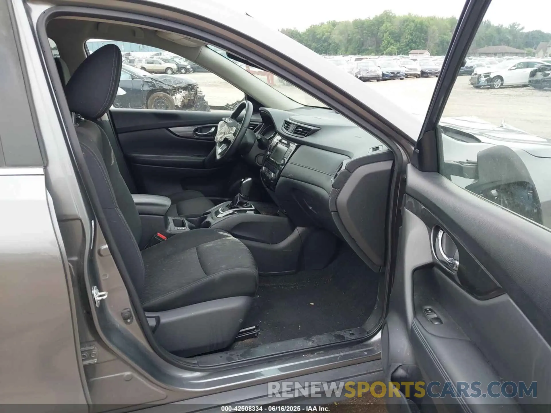 5 Photograph of a damaged car KNMAT2MT2LP538951 NISSAN ROGUE 2020
