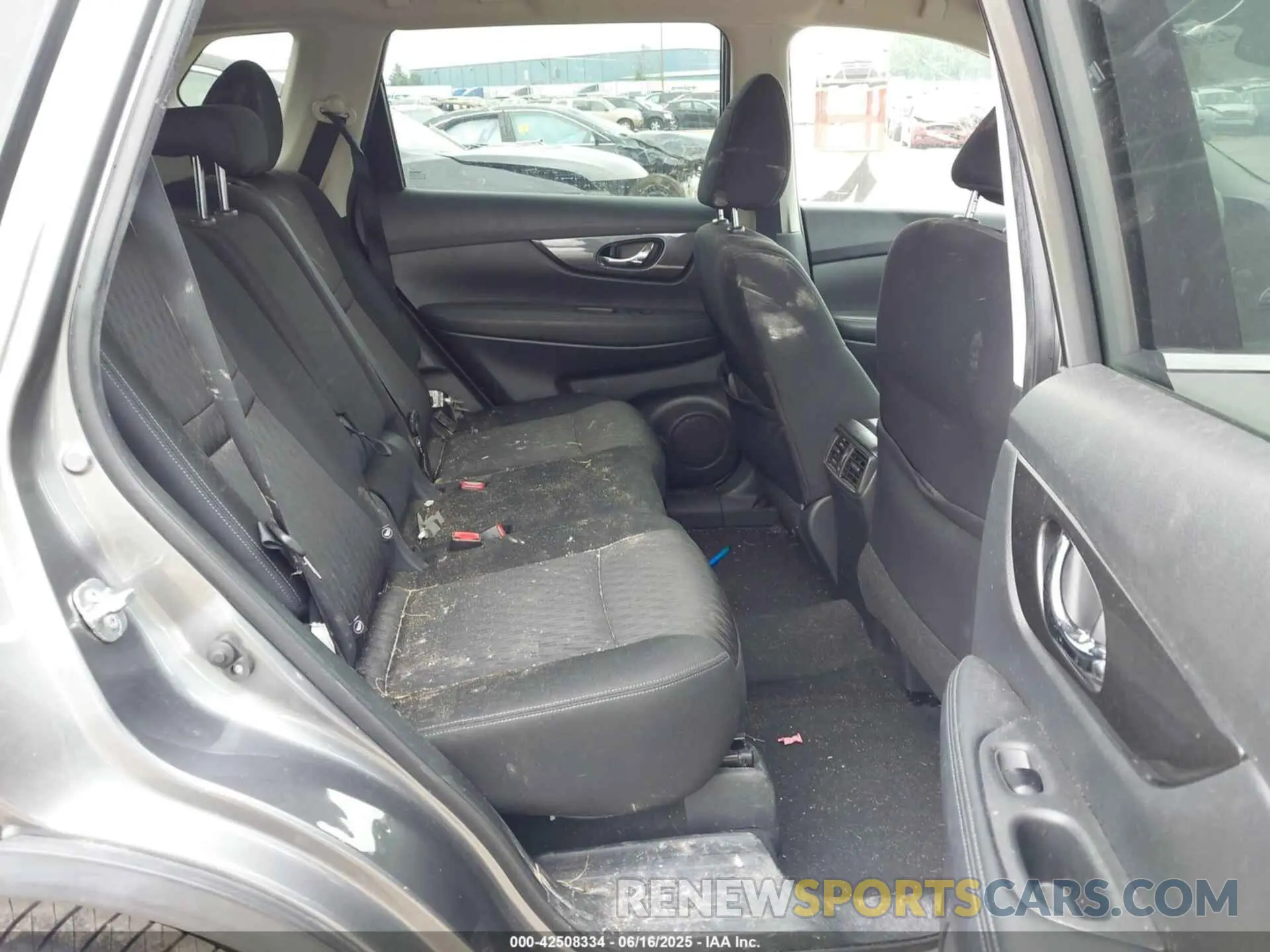 8 Photograph of a damaged car KNMAT2MT2LP538951 NISSAN ROGUE 2020