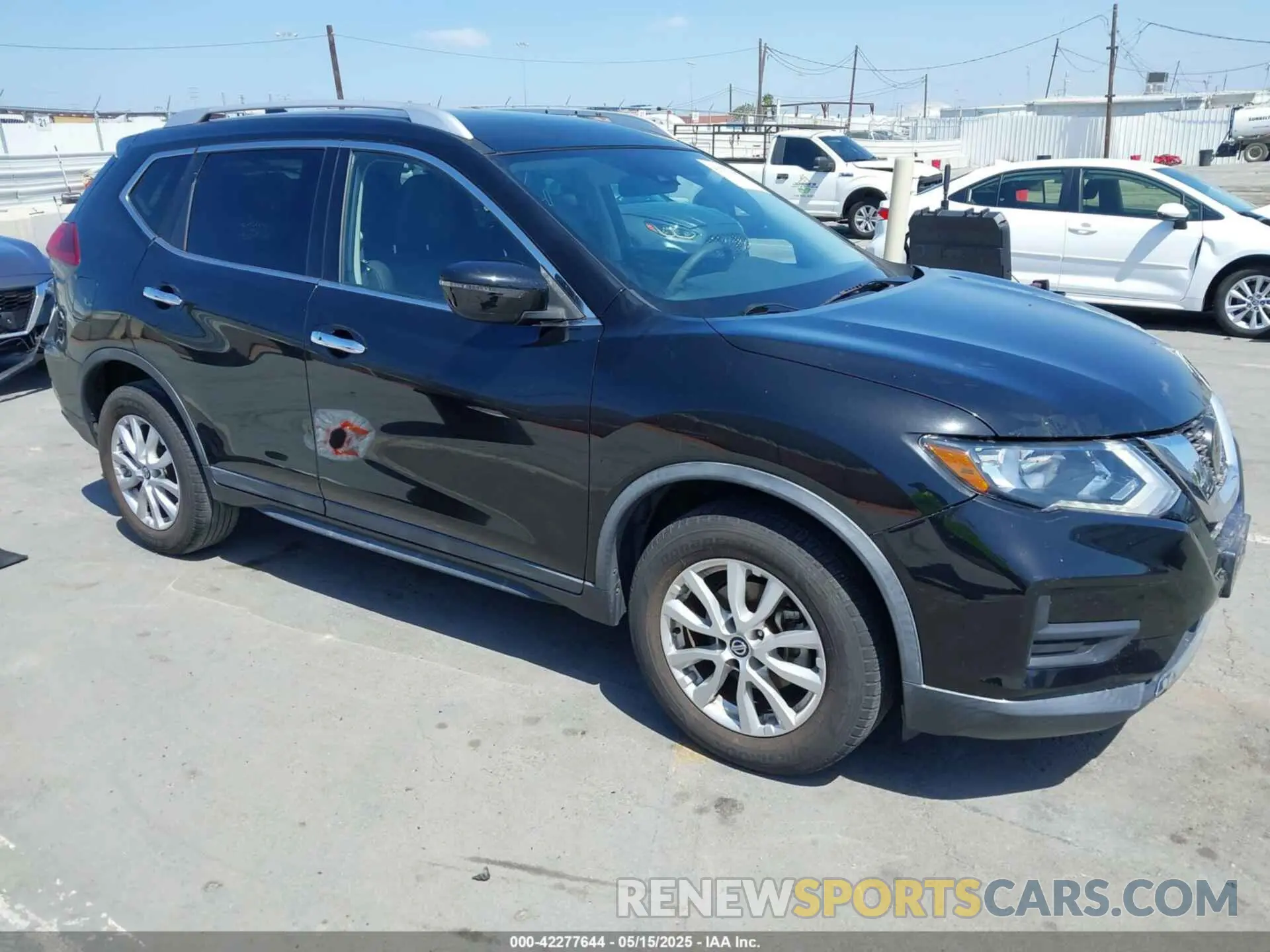1 Photograph of a damaged car KNMAT2MT4LP526705 NISSAN ROGUE 2020