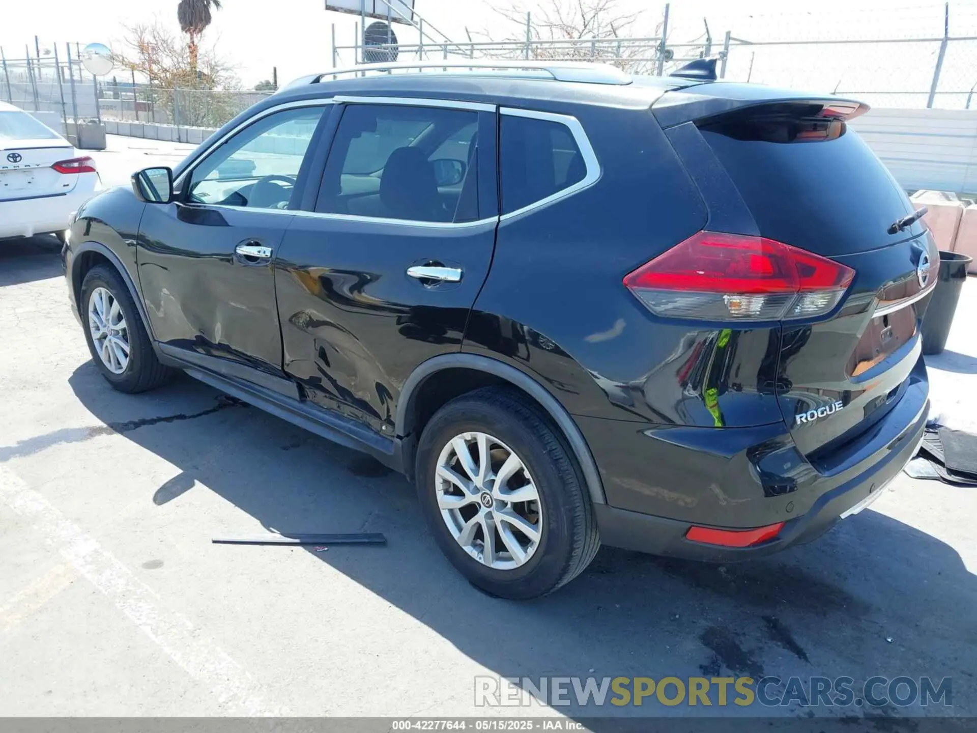 3 Photograph of a damaged car KNMAT2MT4LP526705 NISSAN ROGUE 2020