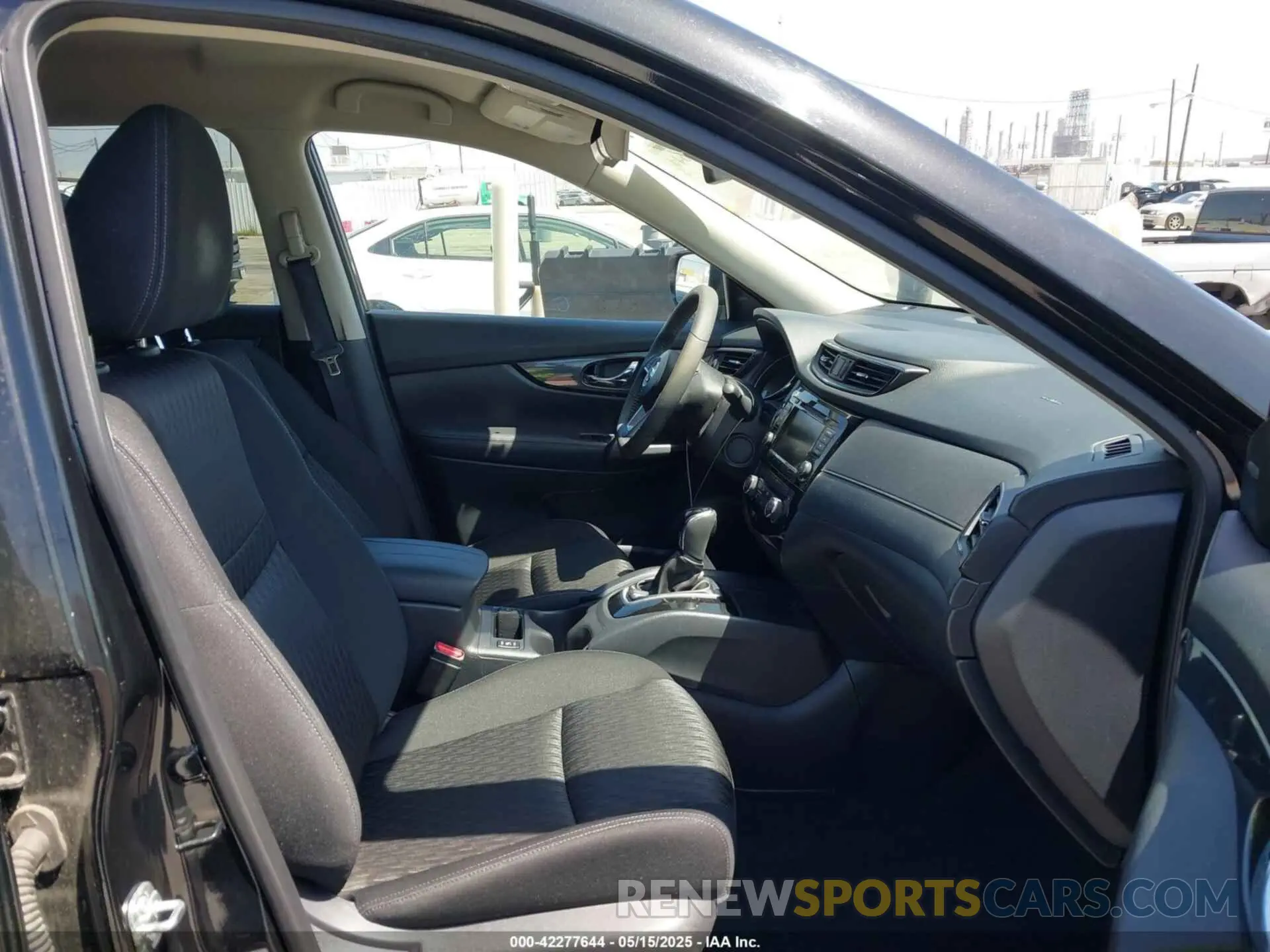 5 Photograph of a damaged car KNMAT2MT4LP526705 NISSAN ROGUE 2020
