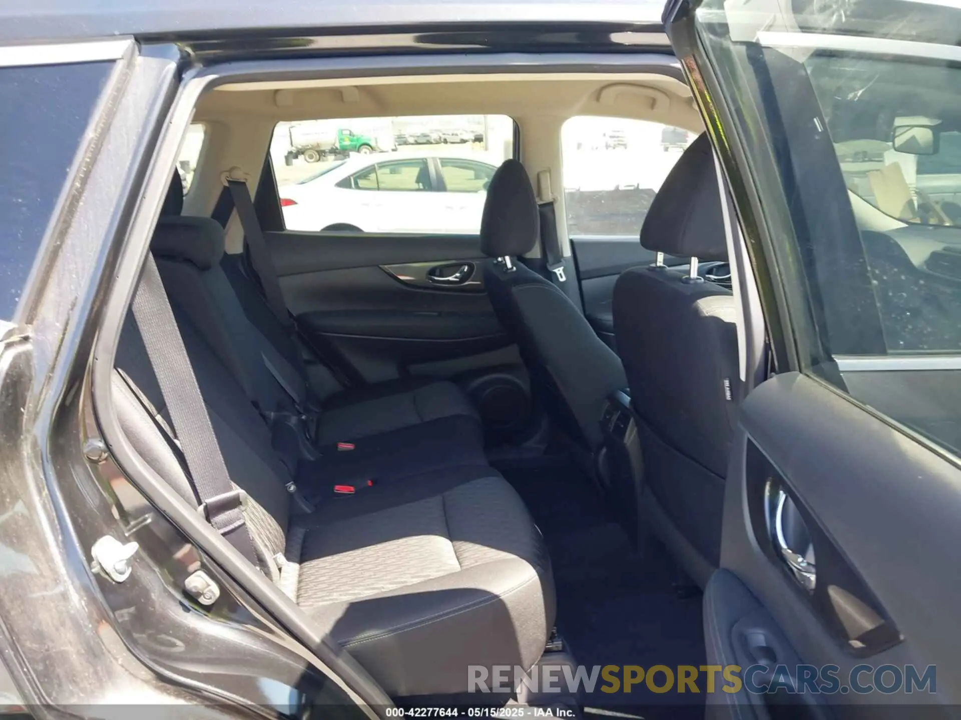 8 Photograph of a damaged car KNMAT2MT4LP526705 NISSAN ROGUE 2020