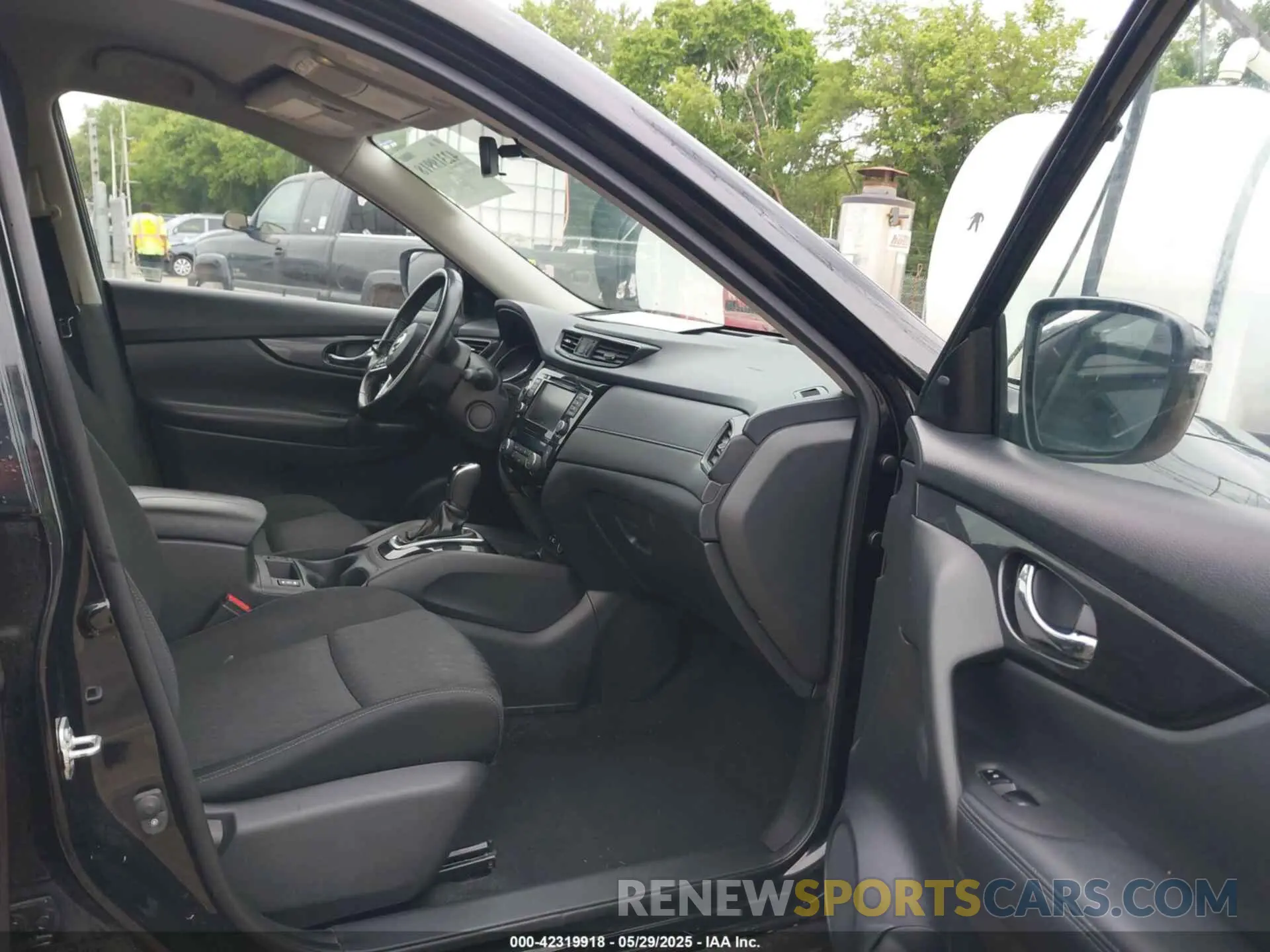 5 Photograph of a damaged car KNMAT2MT4LP532049 NISSAN ROGUE 2020