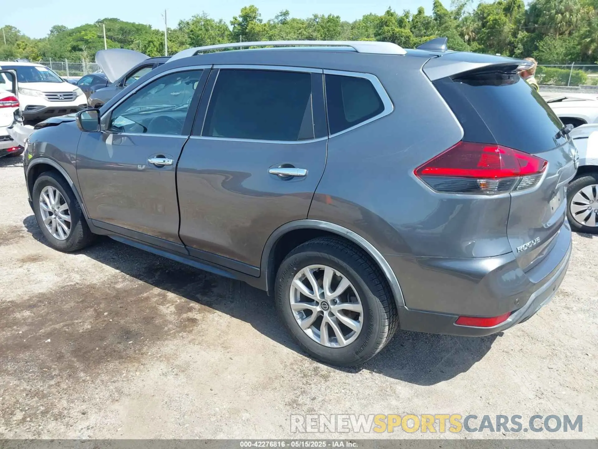 3 Photograph of a damaged car KNMAT2MT5LP514174 NISSAN ROGUE 2020