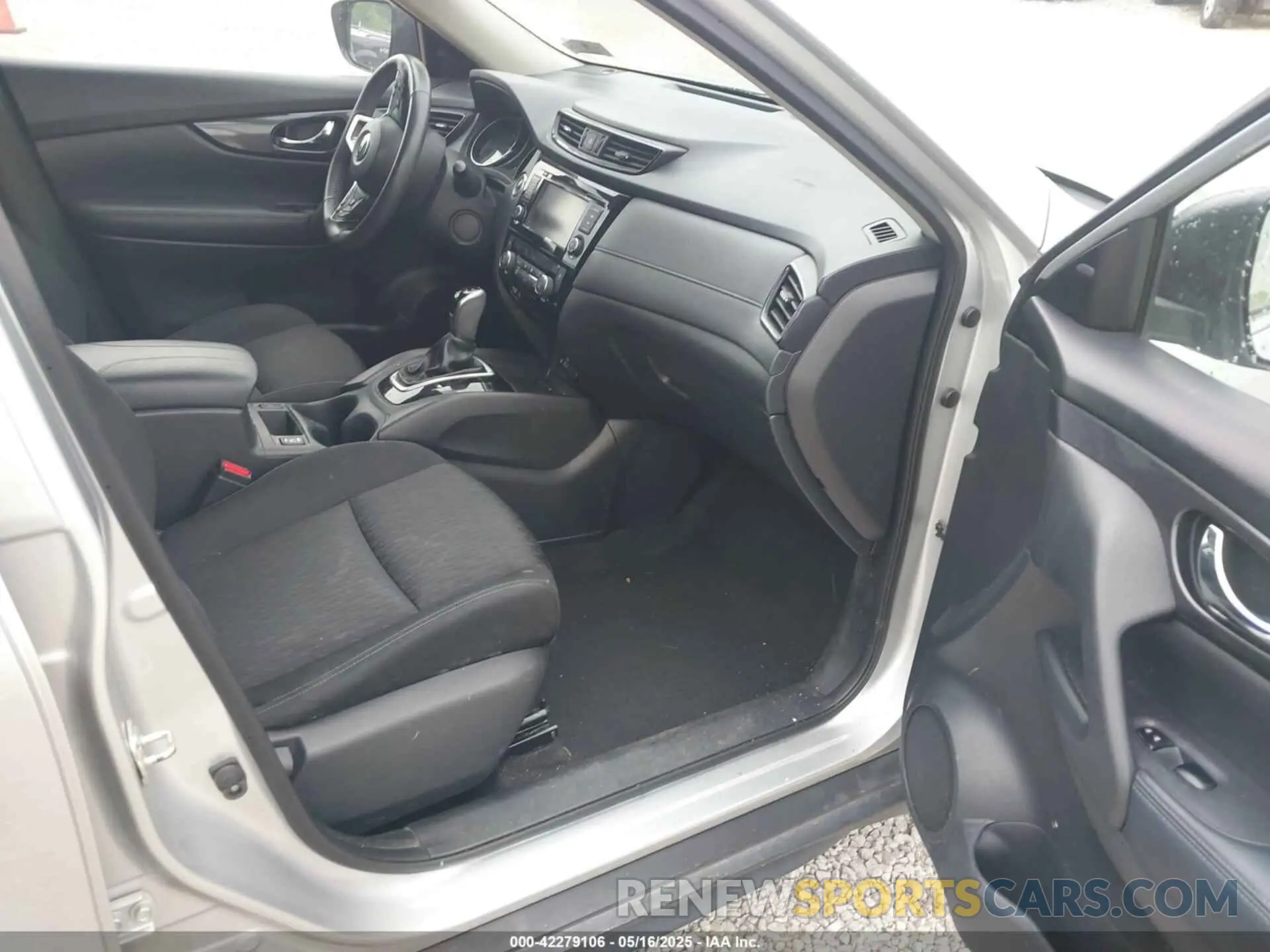 5 Photograph of a damaged car KNMAT2MT6LP504365 NISSAN ROGUE 2020