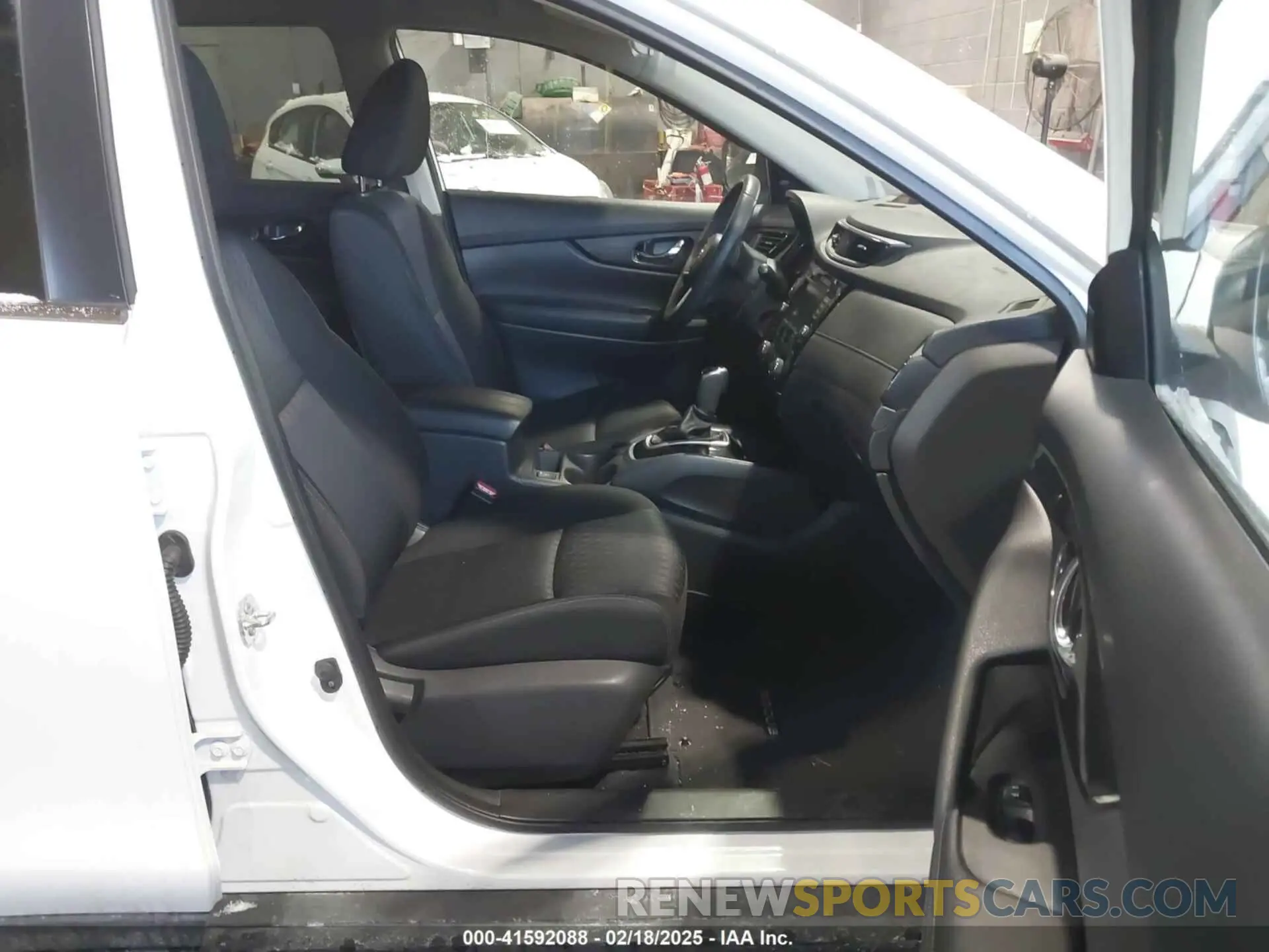 5 Photograph of a damaged car KNMAT2MT6LP524390 NISSAN ROGUE 2020