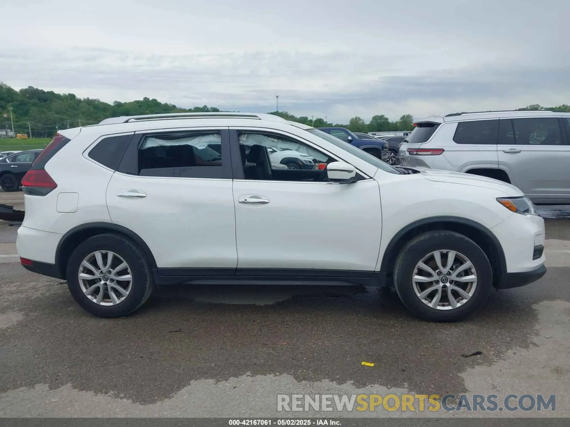 13 Photograph of a damaged car KNMAT2MT6LP533395 NISSAN ROGUE 2020