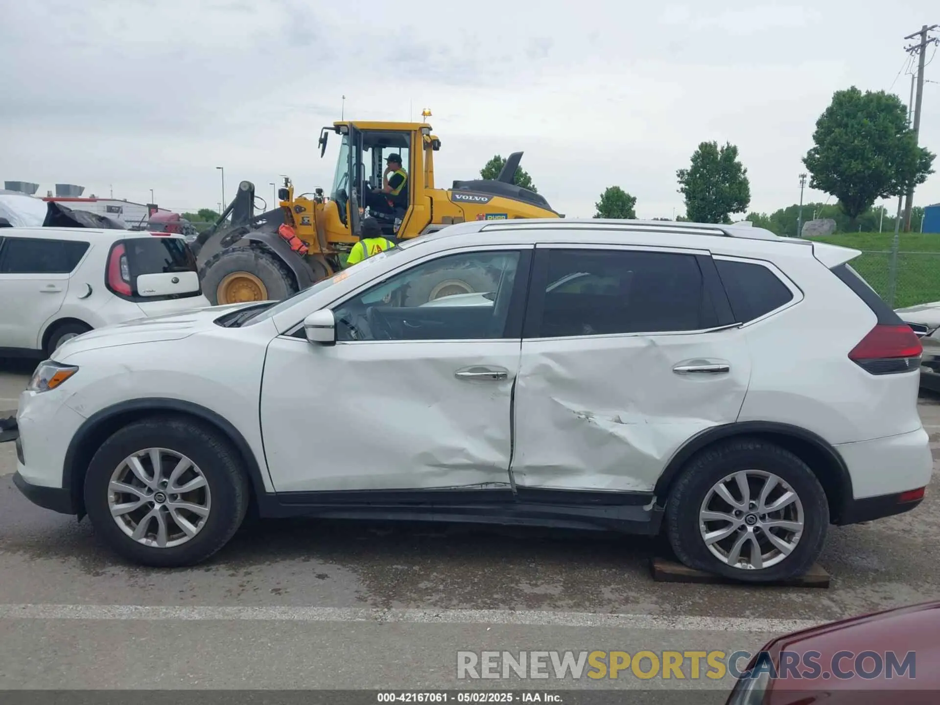 14 Photograph of a damaged car KNMAT2MT6LP533395 NISSAN ROGUE 2020