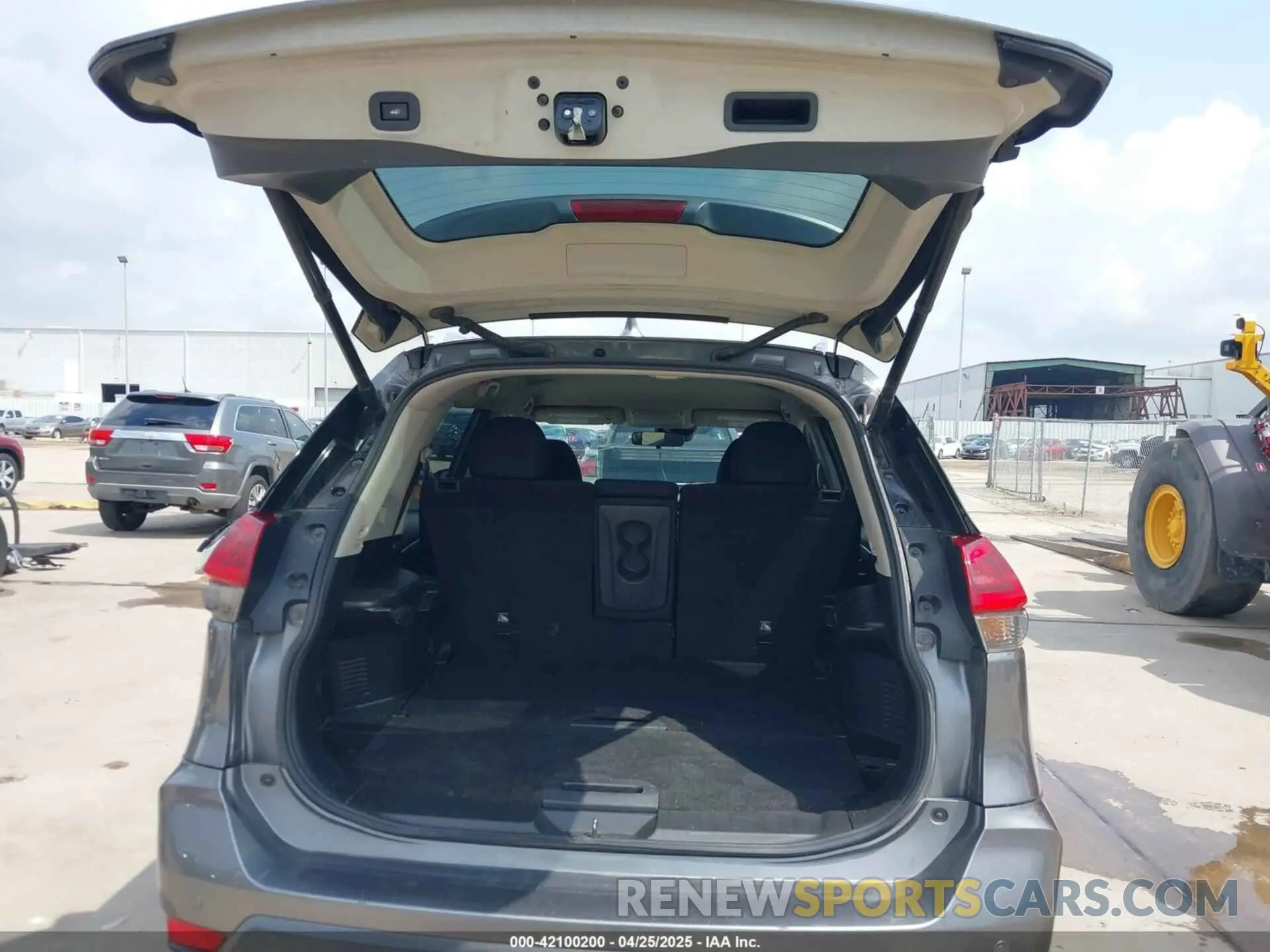 18 Photograph of a damaged car KNMAT2MT8LP510300 NISSAN ROGUE 2020