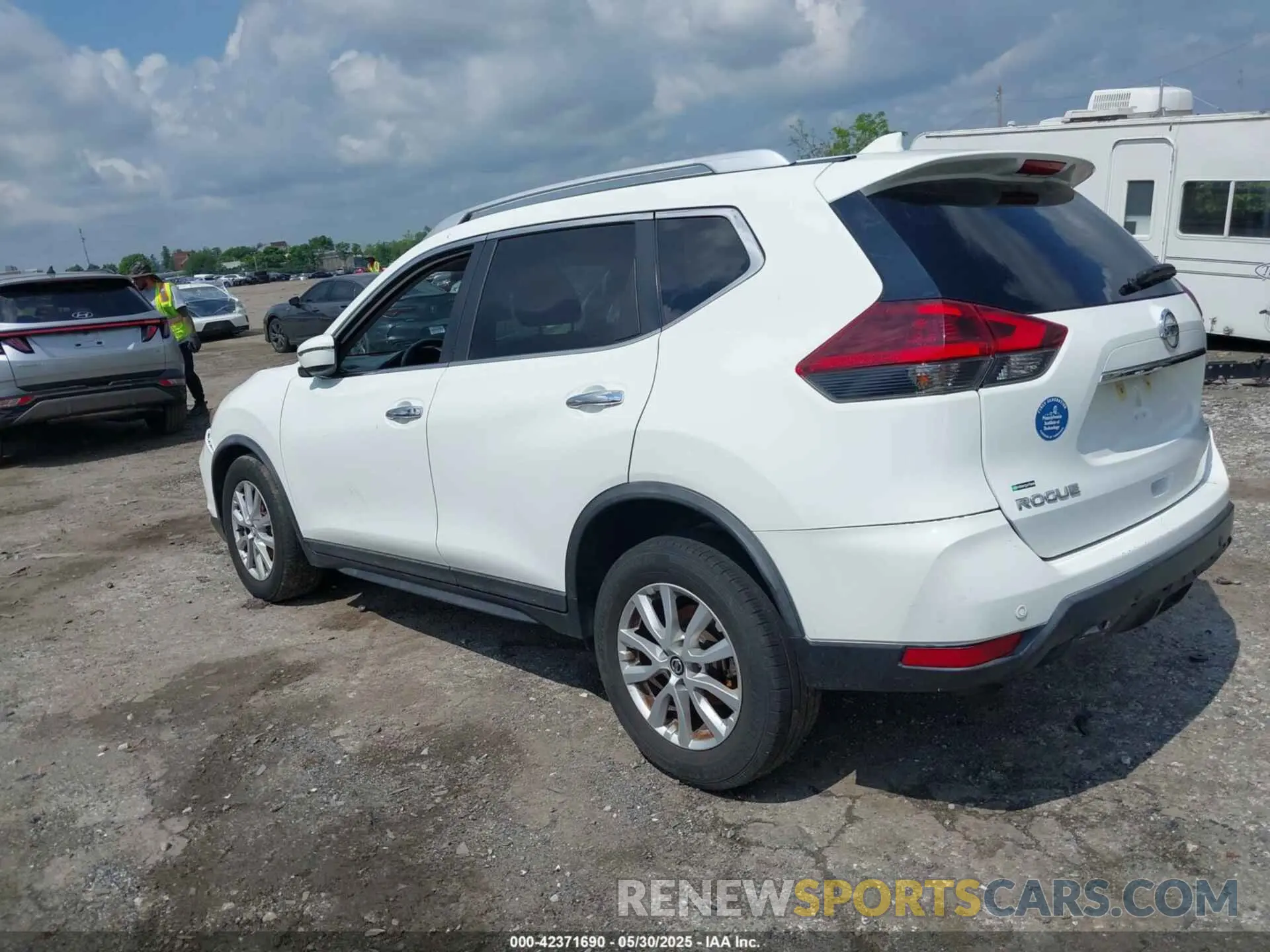 3 Photograph of a damaged car KNMAT2MT8LP527467 NISSAN ROGUE 2020