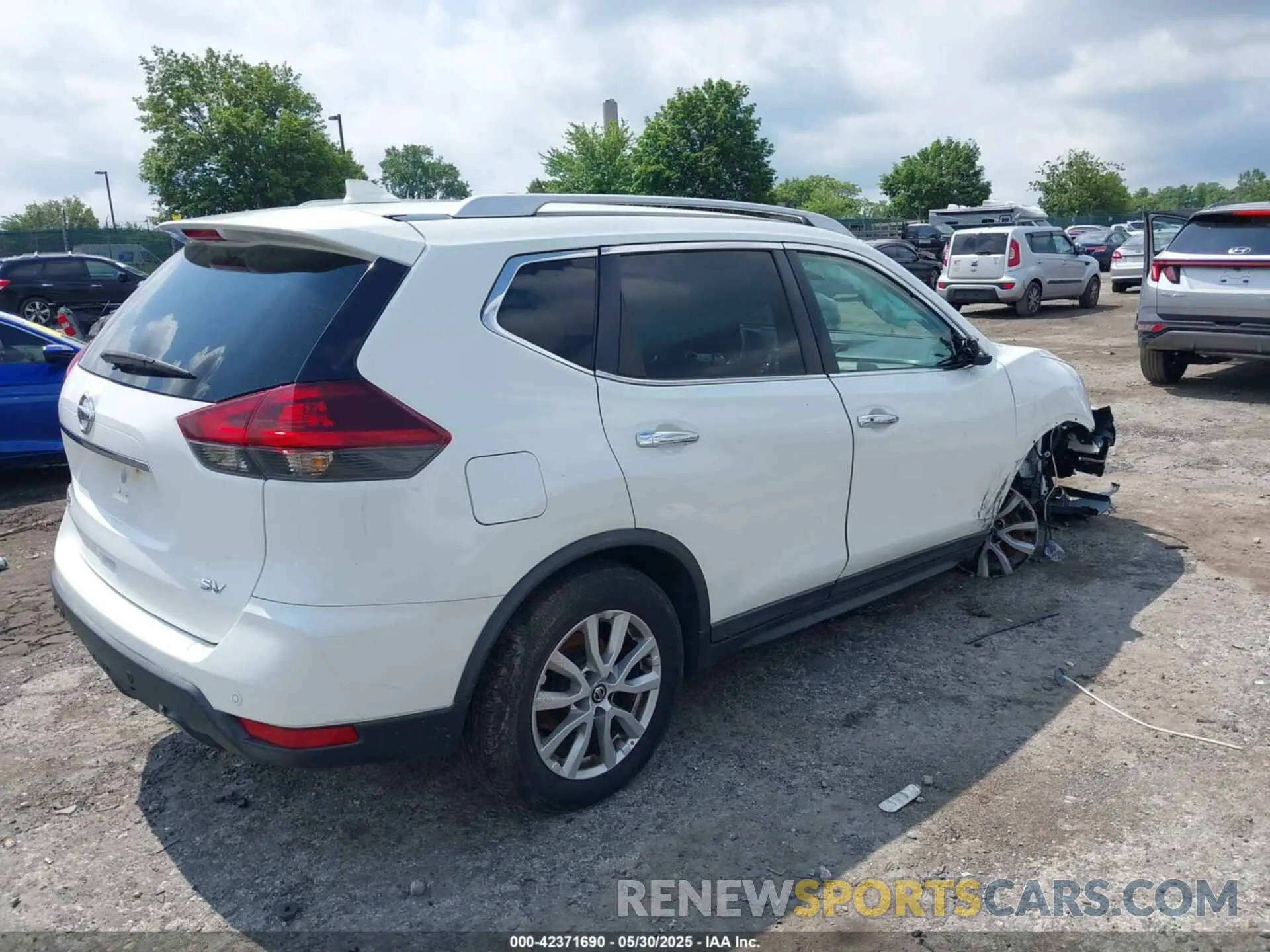 4 Photograph of a damaged car KNMAT2MT8LP527467 NISSAN ROGUE 2020