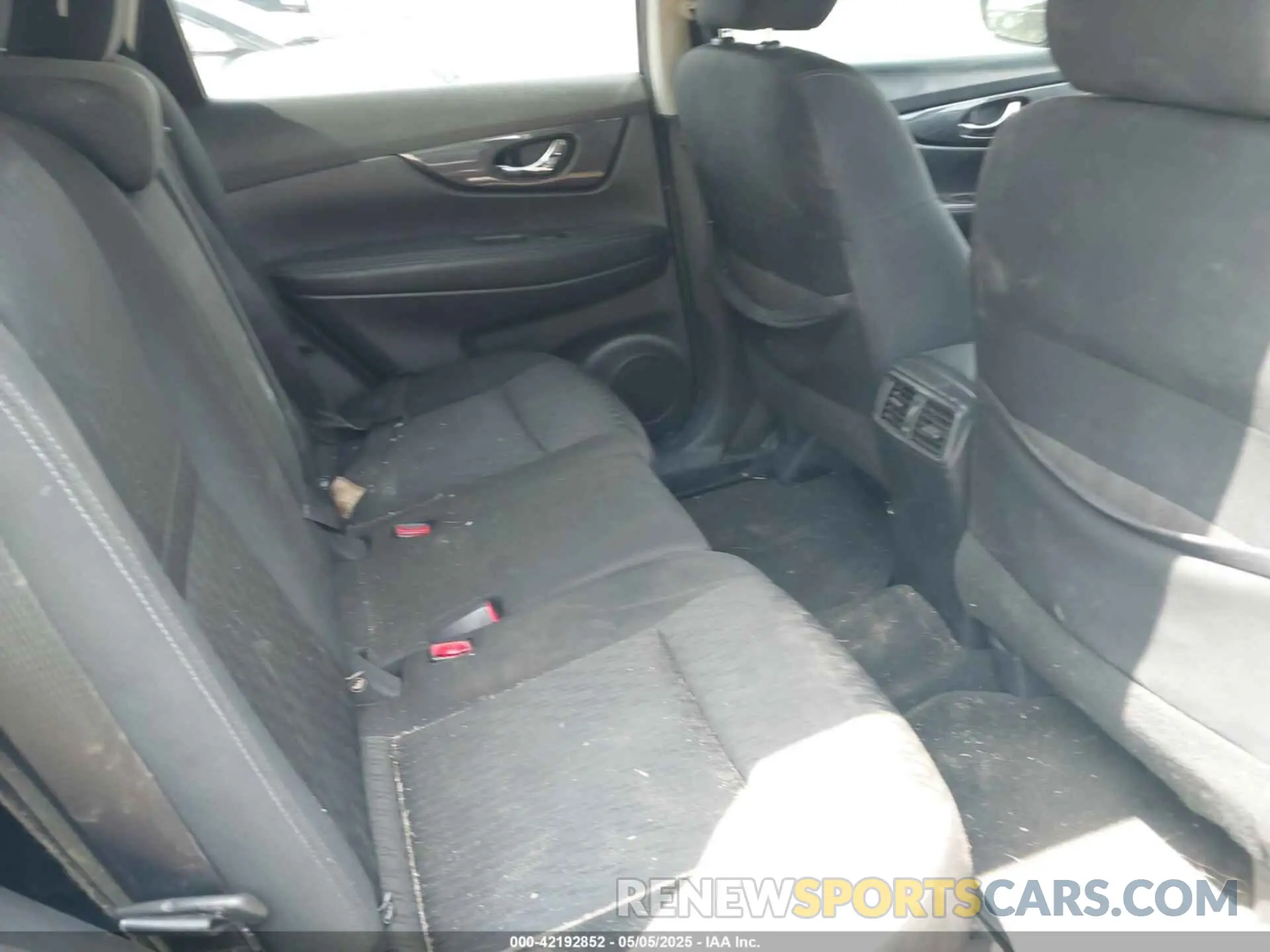 8 Photograph of a damaged car KNMAT2MT8LP530191 NISSAN ROGUE 2020