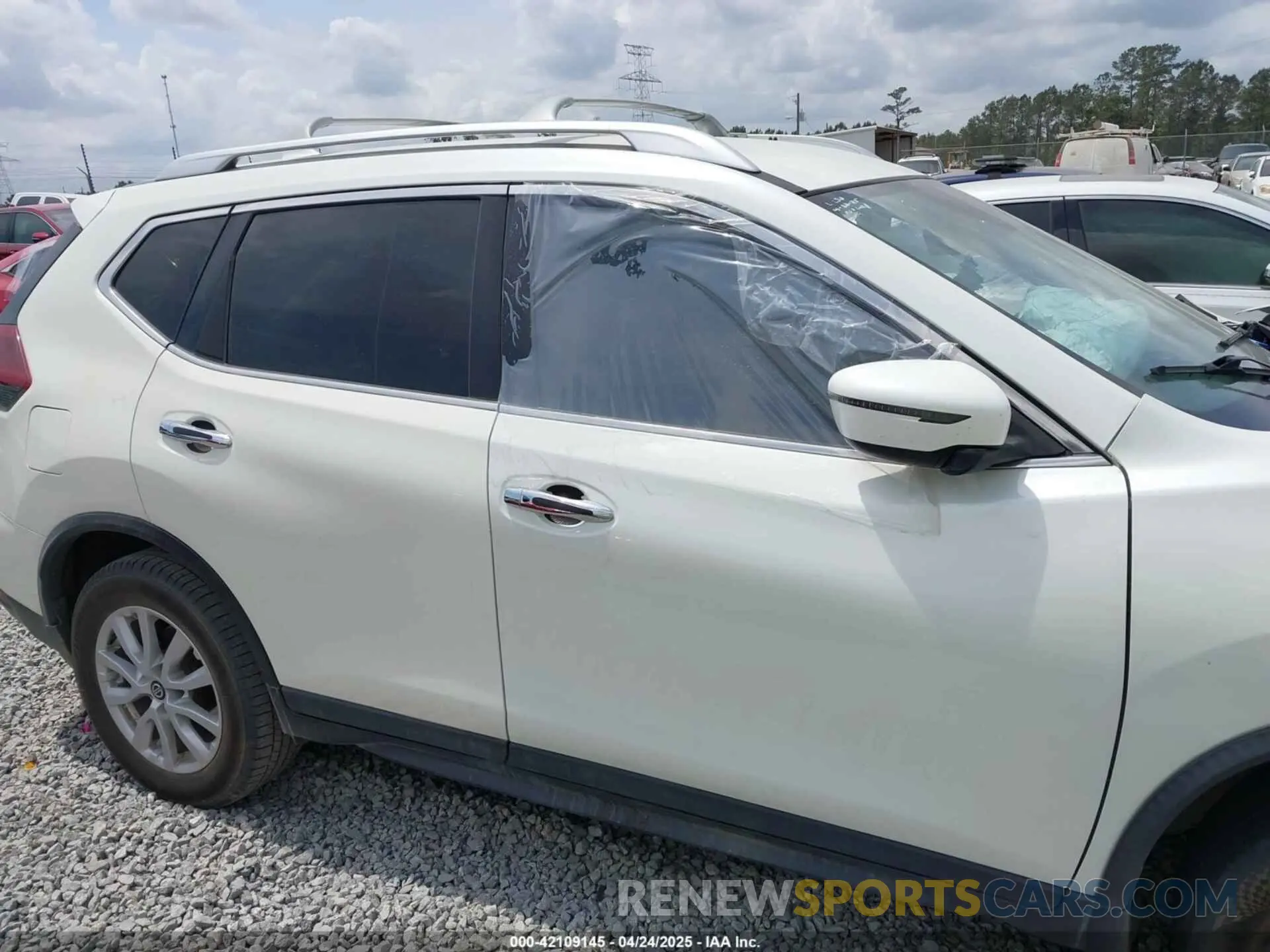 13 Photograph of a damaged car KNMAT2MTXLP502022 NISSAN ROGUE 2020