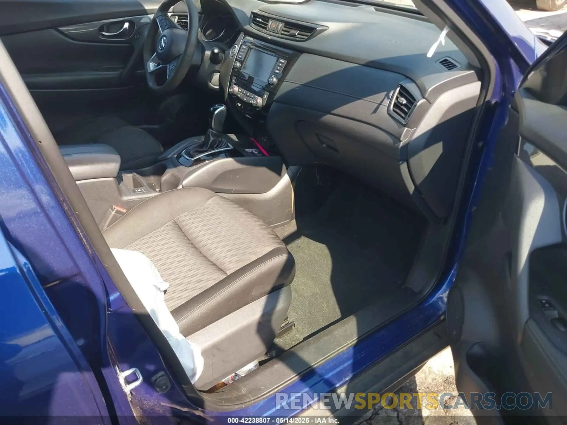 5 Photograph of a damaged car KNMAT2MTXLP526370 NISSAN ROGUE 2020