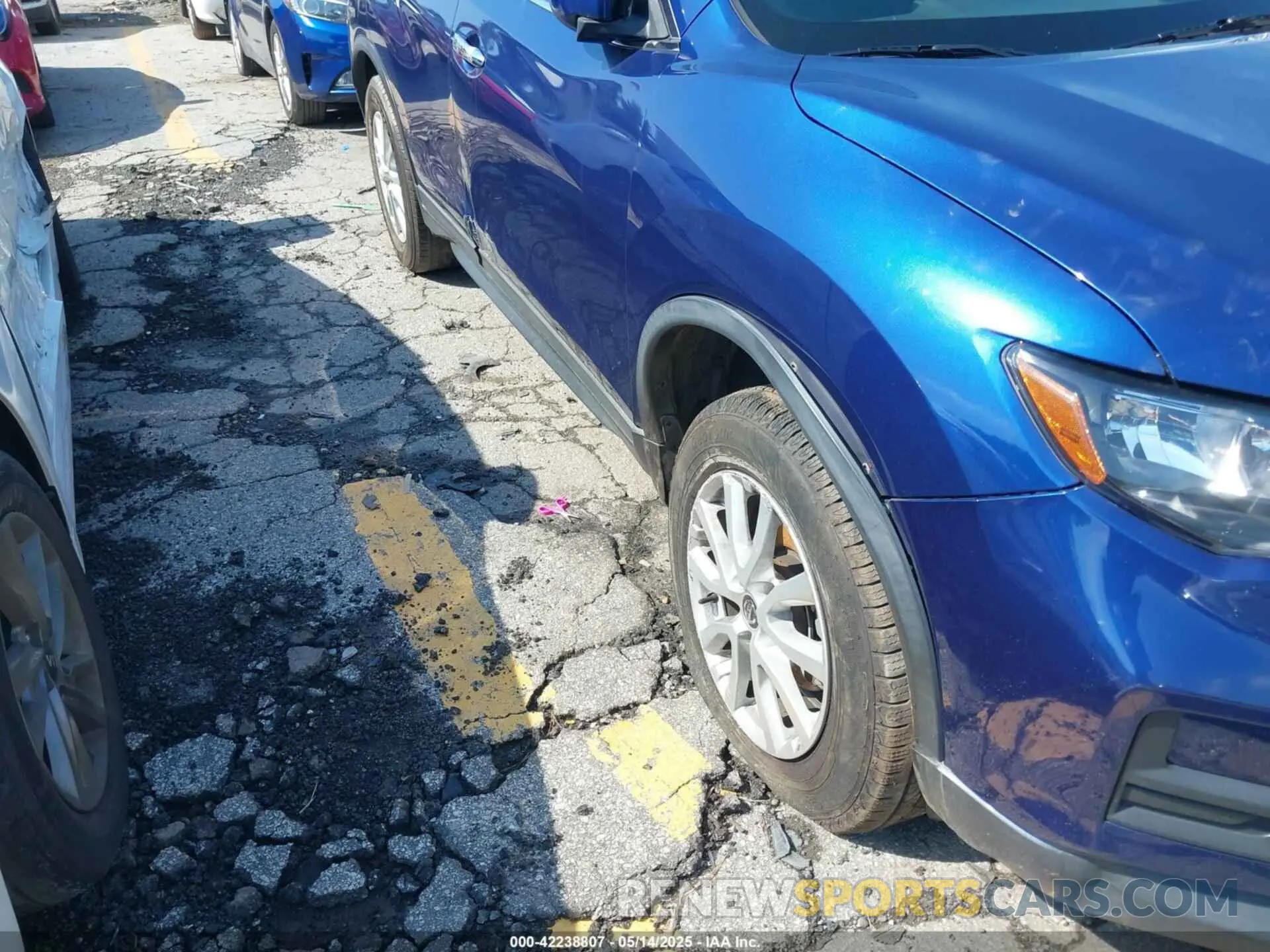6 Photograph of a damaged car KNMAT2MTXLP526370 NISSAN ROGUE 2020
