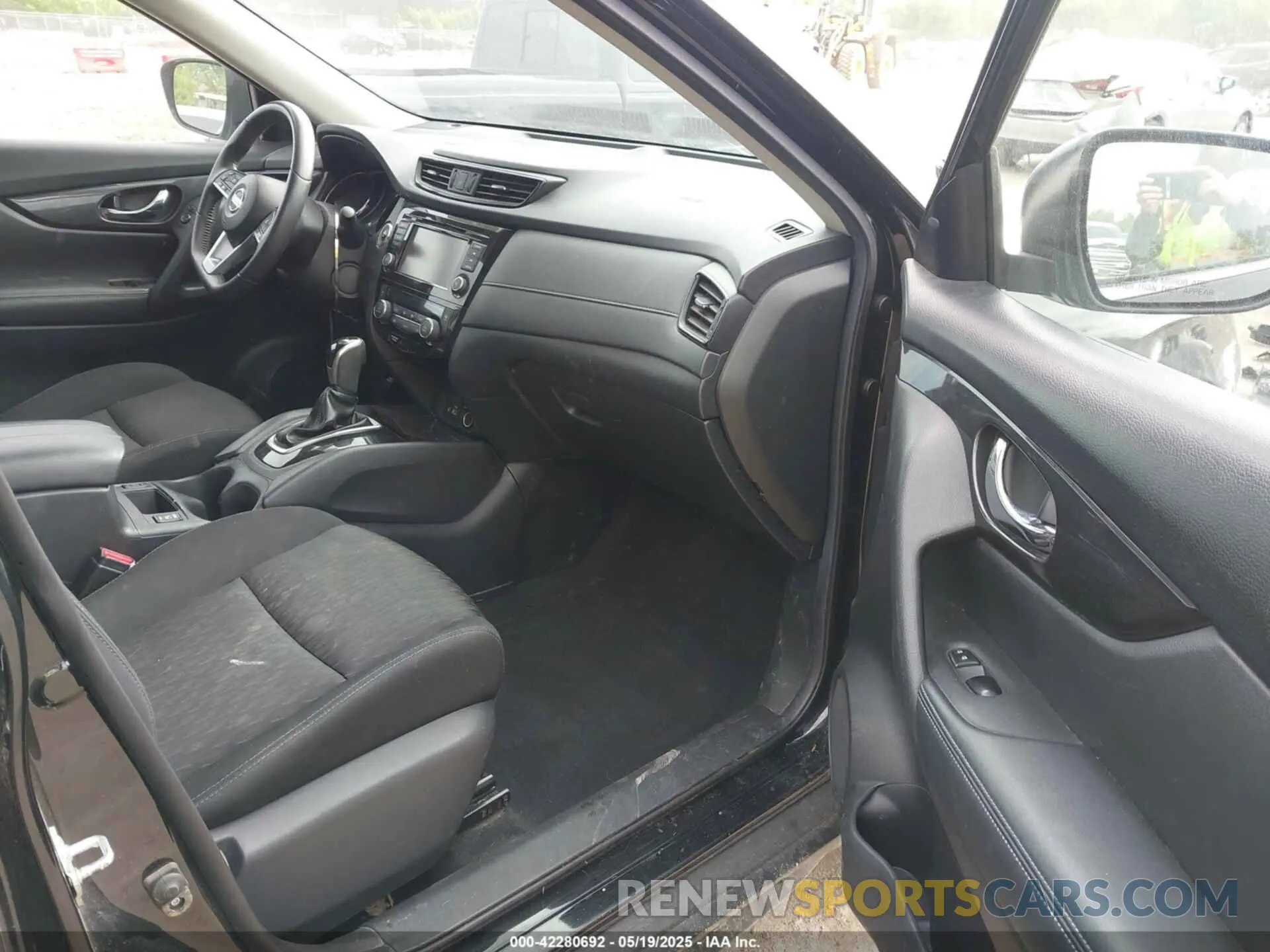 5 Photograph of a damaged car KNMAT2MV0LP529327 NISSAN ROGUE 2020
