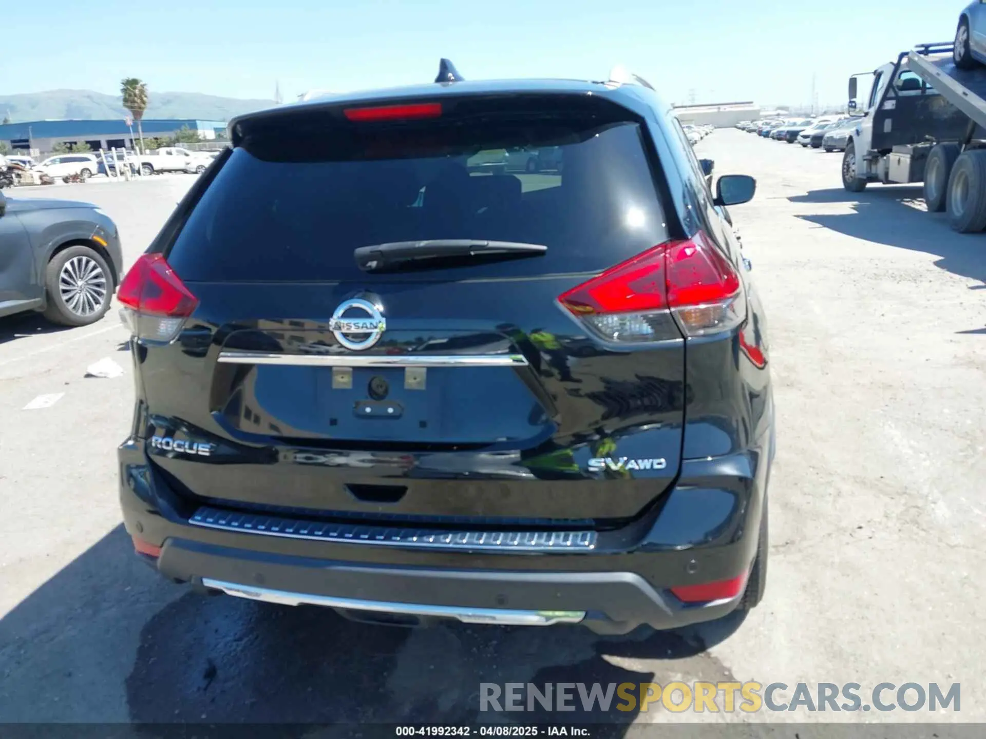 17 Photograph of a damaged car KNMAT2MV1LP533323 NISSAN ROGUE 2020