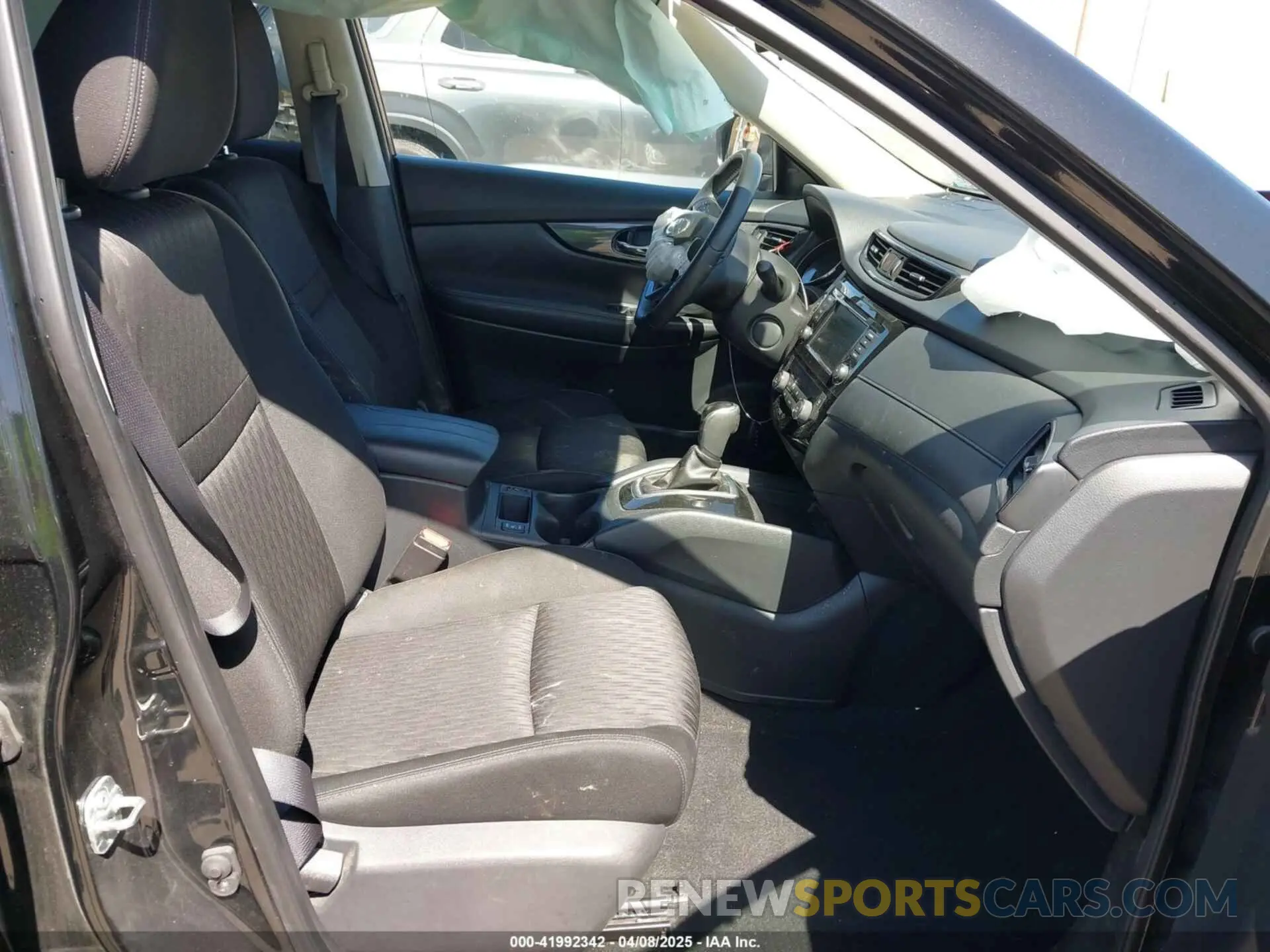 5 Photograph of a damaged car KNMAT2MV1LP533323 NISSAN ROGUE 2020