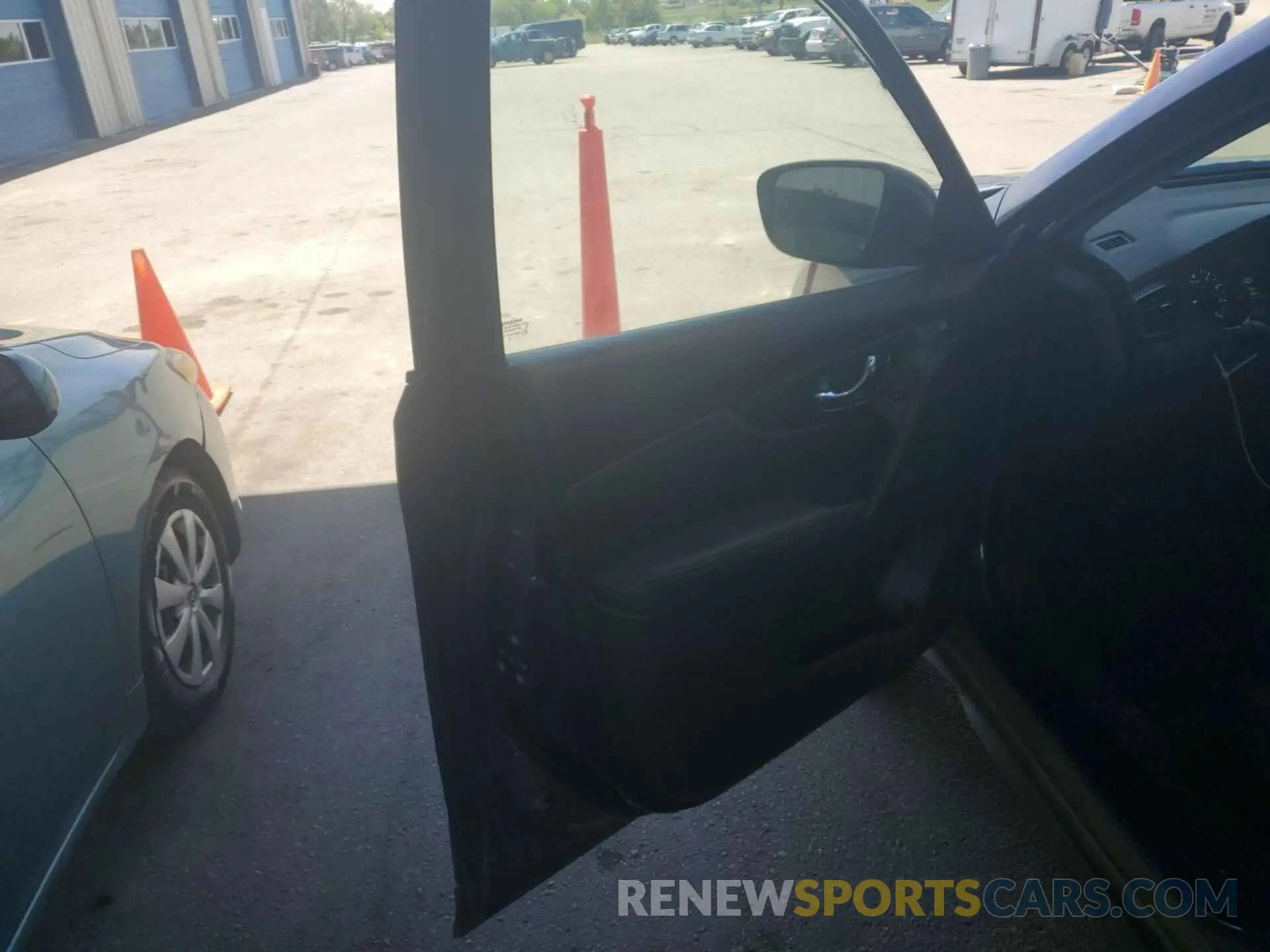 18 Photograph of a damaged car KNMAT2MV4LP542145 NISSAN ROGUE 2020