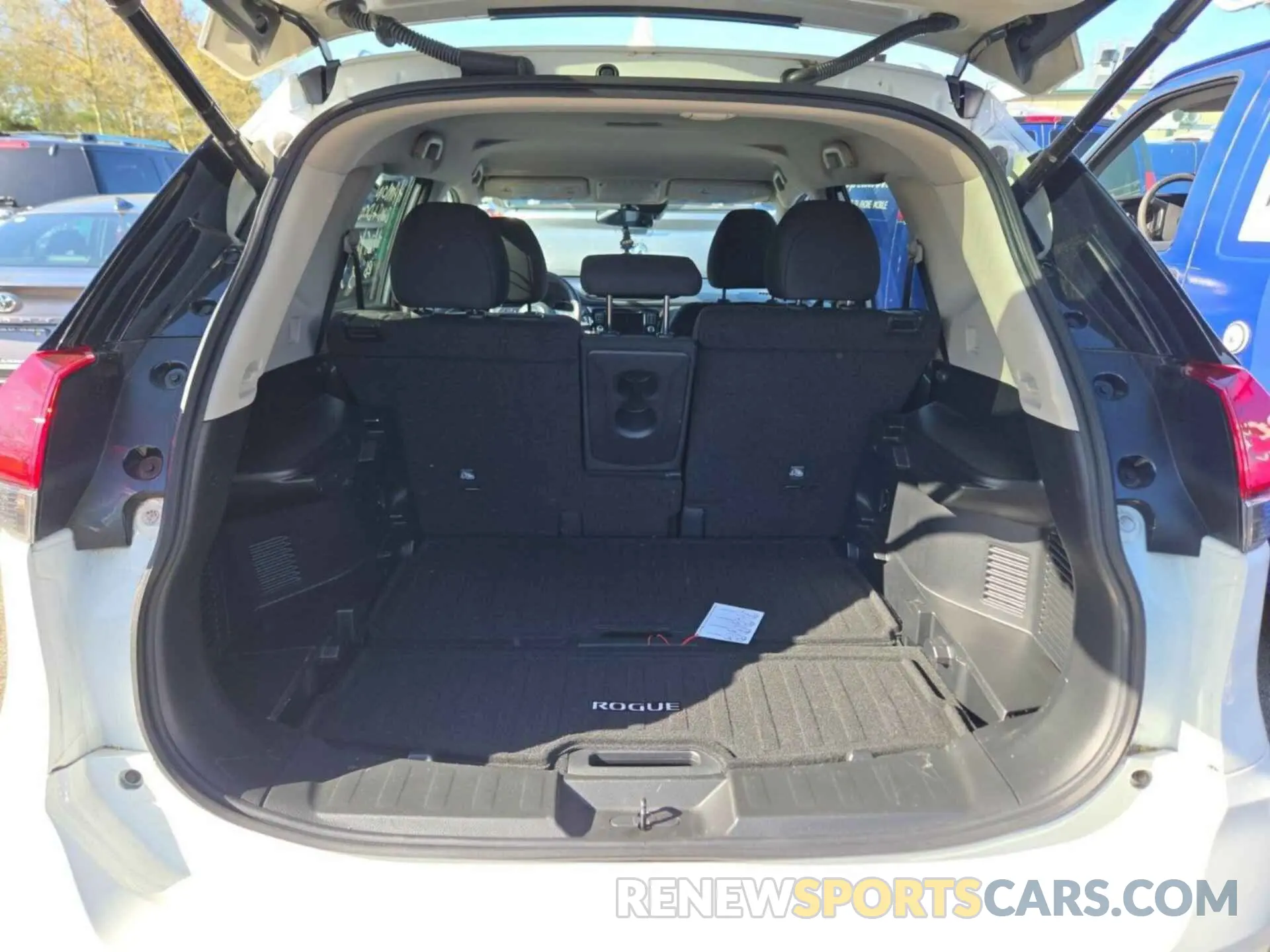 43 Photograph of a damaged car KNMAT2MV6LP539697 NISSAN ROGUE 2020