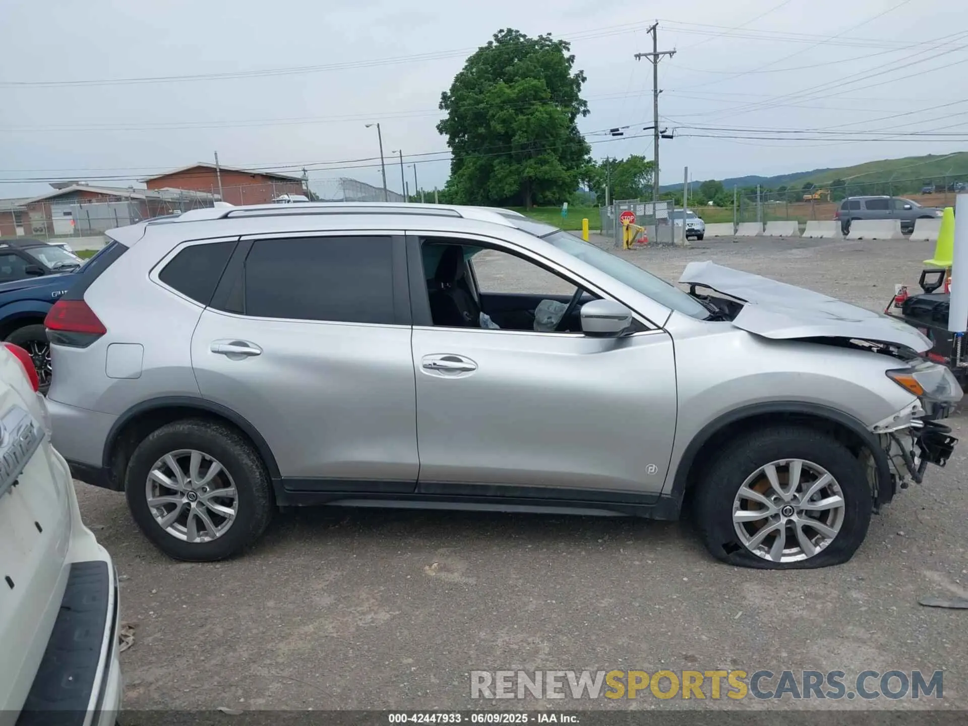 13 Photograph of a damaged car KNMAT2MV7LP537019 NISSAN ROGUE 2020