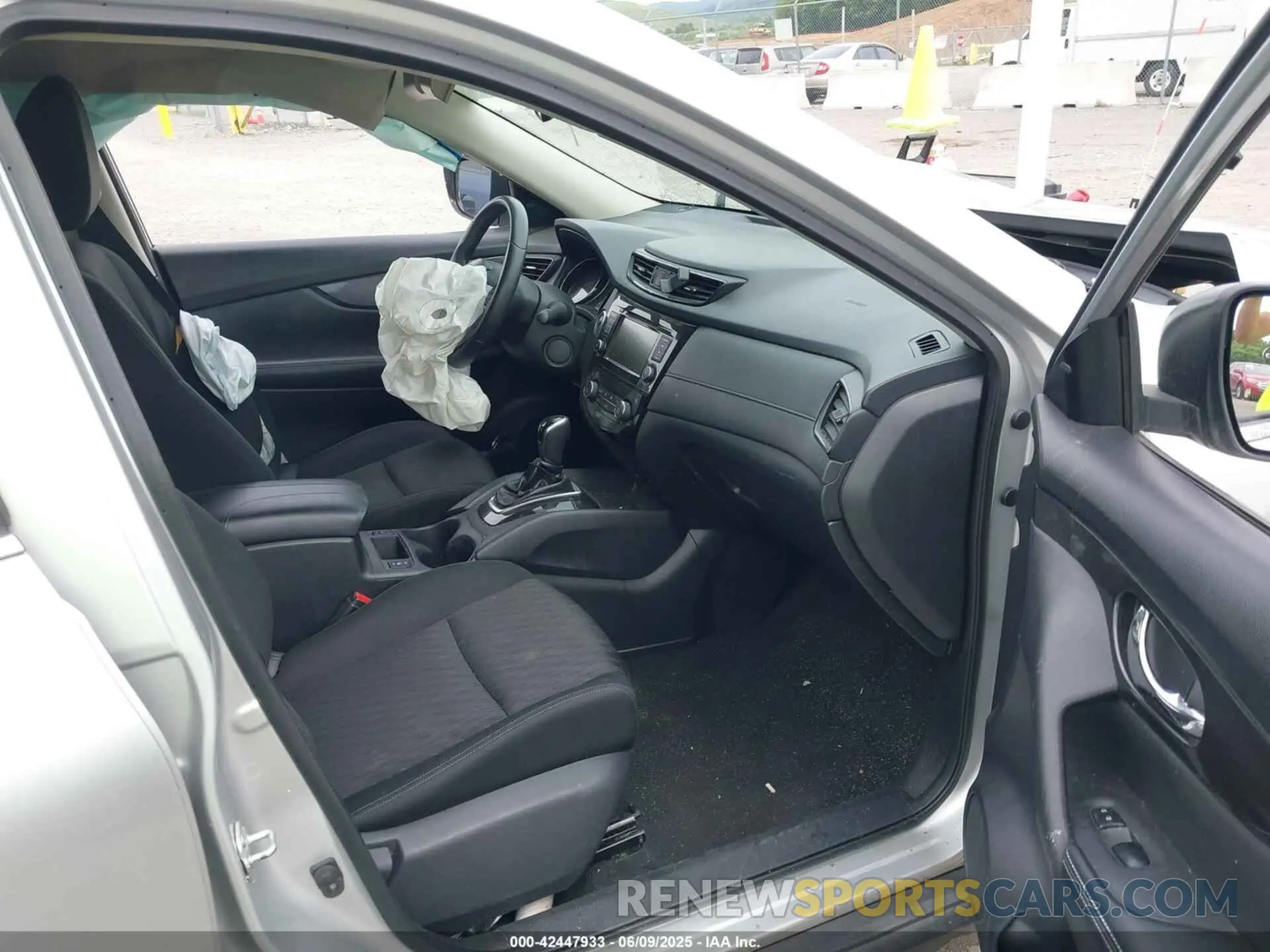 5 Photograph of a damaged car KNMAT2MV7LP537019 NISSAN ROGUE 2020