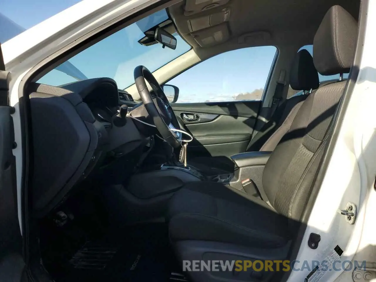 7 Photograph of a damaged car KNMAT2MVXLP528749 NISSAN ROGUE 2020